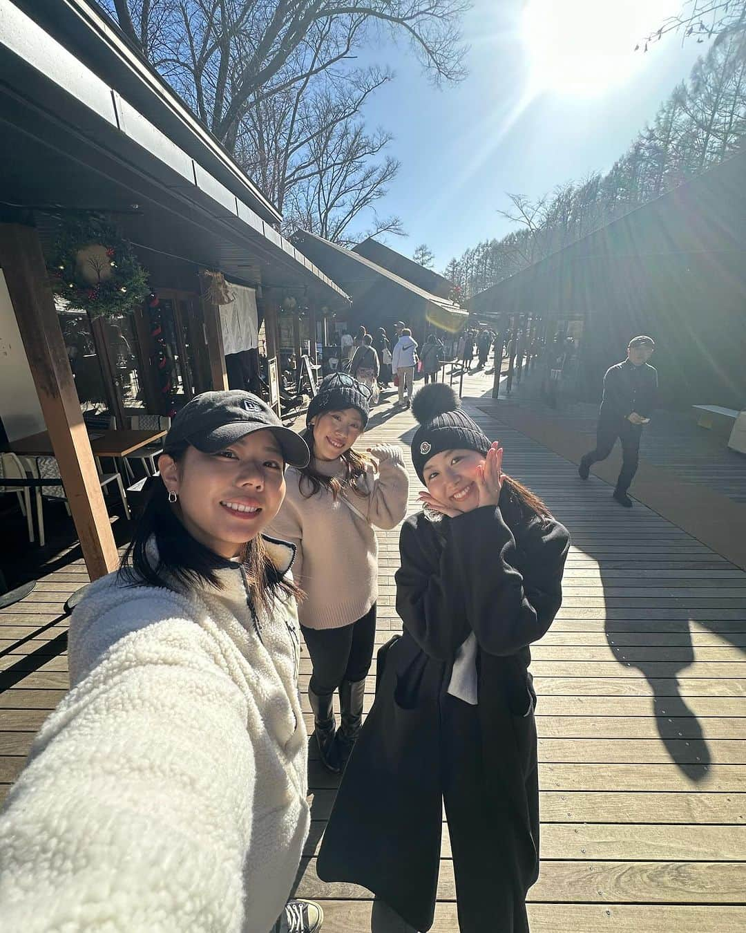 木村彩子さんのインスタグラム写真 - (木村彩子Instagram)「. 🤍OFF day🤍 . 友達と軽井沢旅行🌲 冬の軽井沢はとっても素敵でした🍂❄️ . ノープランだったから 予約もなーんもしなかったけど 私たちらしくてそれもまた素敵🕊️ . Thank you so much 🩷 . #軽井沢  #高校からの親友 #ゆきちゃん #はるかちゃん #次は海外行きたいね #行きたい行きたい行きたーい #やりたいやりたいやりたーい #海外旅行✈️」12月11日 19時15分 - ayako___kimura