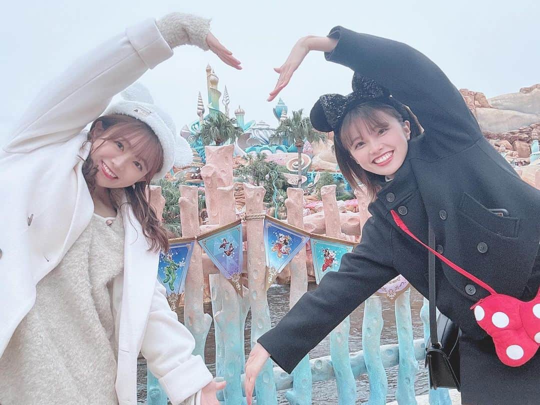武田智加さんのインスタグラム写真 - (武田智加Instagram)「そろそろ誰と行ったか明かそうか ふたりでぃずにーでした🤍🖤  ずっとケラケラ笑って楽しかったあˊᵕˋˊᵕˋ 愉快だったな〜  やっといけてよかった︎︎☺︎  #ミニーちゃんポシェットにウキウキの音々ちゃん  #うちにつくまでつけてた」12月11日 19時17分 - moka0225_hkt