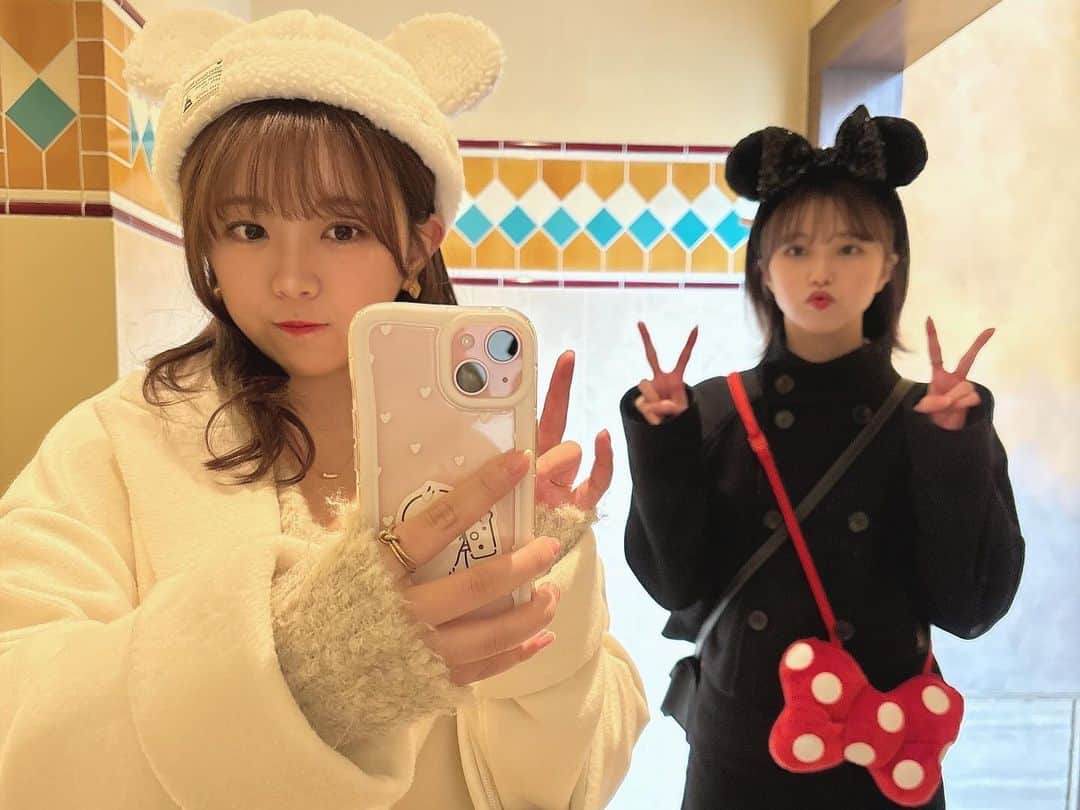 武田智加さんのインスタグラム写真 - (武田智加Instagram)「そろそろ誰と行ったか明かそうか ふたりでぃずにーでした🤍🖤  ずっとケラケラ笑って楽しかったあˊᵕˋˊᵕˋ 愉快だったな〜  やっといけてよかった︎︎☺︎  #ミニーちゃんポシェットにウキウキの音々ちゃん  #うちにつくまでつけてた」12月11日 19時17分 - moka0225_hkt