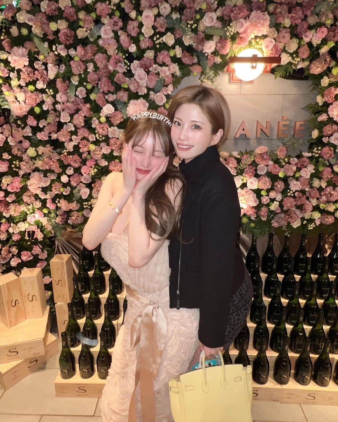 CHIHIRO♡さんのインスタグラム写真 - (CHIHIRO♡Instagram)「りんかのlast night…👸  終始可愛かったよ❤️ 最強すぎて笑った！！！笑  君のとっても大事な日に 私も参加できて嬉しいっ♡  これからもニートと遊んでね😂  #romaneeconti #クラブロマネ」12月11日 19時17分 - chipipipi918