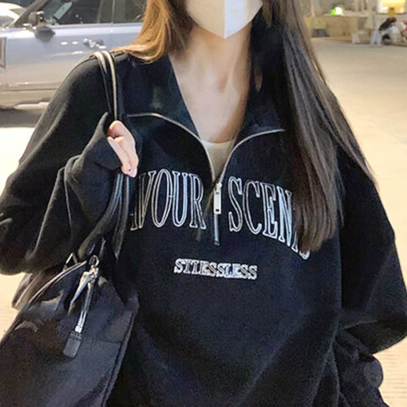 3rd Spring Official Instagramさんのインスタグラム写真 - (3rd Spring Official InstagramInstagram)「デイリーで着れるシンプルスウェット🌼  🏷 Over Fit Half Zip Up Sweat ¥4,980( Tax In ) ⇒ ¥3,900( Tax In )　　　　 今なら21%Offで買える🛒🔥  フロントの英文フォント刺繍が ワンポイントになっていて ハーフジップでトレンド感ある1着❤️  @3rdspring_official ZOZOTOWNにて発売中🛒 ブランド品番：kic-23t-015で検索🔍  ----------  #3rdspring #セレクトショップ #韓国ブランド #韓国通販 #韓国 #韓国ファッション #韓国コーデ #ファッション #レディースファッション #レディースコーデ #レディース服 #冬ファッション #冬コーデ #冬服 #プチプラ #プチプラファッション」12月11日 19時20分 - 3rdspring_official