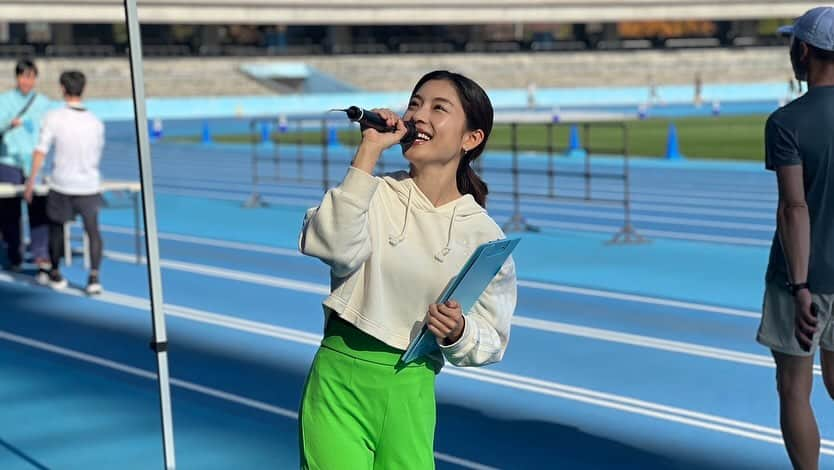 橋本聖子さんのインスタグラム写真 - (橋本聖子Instagram)「第2回なかはらランニングフェスタ🏃‍♀️💨 記録を目的としない、ランニングを楽しむイベント✨  第1回に続いて、今年も司会を務めさせて頂きました！  陸上部マネージャーだったのもあり、走る人を見るのが昔から大好きです🫶🏻❤️  ランナーの皆様、ナイスランでした！！！ 走ってる姿にパワーもらった〜✊✨✨ 私も久しぶりに走ろうかな、、、  そして、毎年いいお天気に恵まれているので、来年もきっと晴れるでしょう🌈☀️  #なかはらランニングフェスタ #司会 #川崎」12月11日 19時24分 - _seikohashimoto