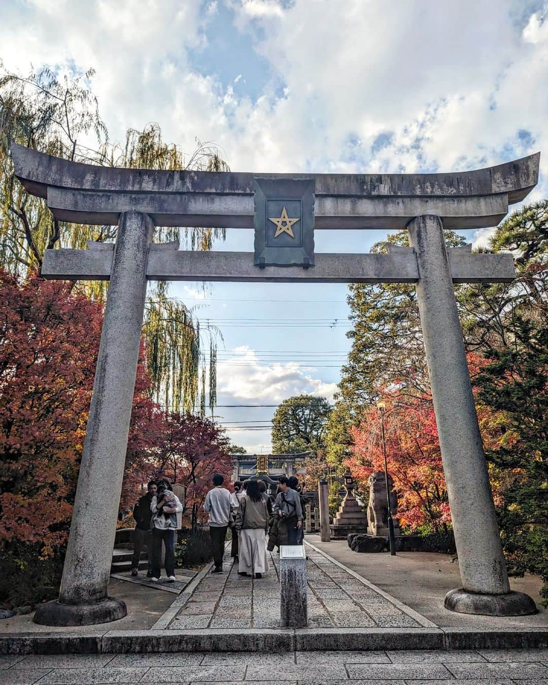 Hiromi Tomiiさんのインスタグラム写真 - (Hiromi TomiiInstagram)「#晴明神社 へ行ってきたよん😊 多分七年ぶりとか! . 私にとって不要な厄を置いて、良い運気が流れ込みますように参拝◎ . 人が多くてびっくり😊 2023 SHEIN Dec Year End Sale Fashion  年末セール😊♥12月感謝祭😊♥ . 試すたび、好きが見つかる。届くたび、好きが増えてく。 12/31まで、 お買い上げ金額1～5,999円までは15%OFF、6000円以上は20%OFF ♥クーポンコード→→EBSJP249 ひろみの着用商品を載せておくね😊♥ . . MOTF PREMIUM 100% ピュア 羊毛 タートルネック セーター 21950324 . . sponsored  @Shein_japan　@Shein_official #SHEIN冬の感謝祭 #SHEIN #SHEINforAll #SHEINGoodFinds #loveshein #saveinstyle #PR  #安倍晴明　#厄除け　#京都観光　#京都旅行　#京都旅 #yoga#筋トレ#ダイエット#ボディーメイク #筋トレ女子#ダイエット仲間募集　 #kyoto #京都　#kyotojapan」12月11日 19時24分 - hiromi.tomii