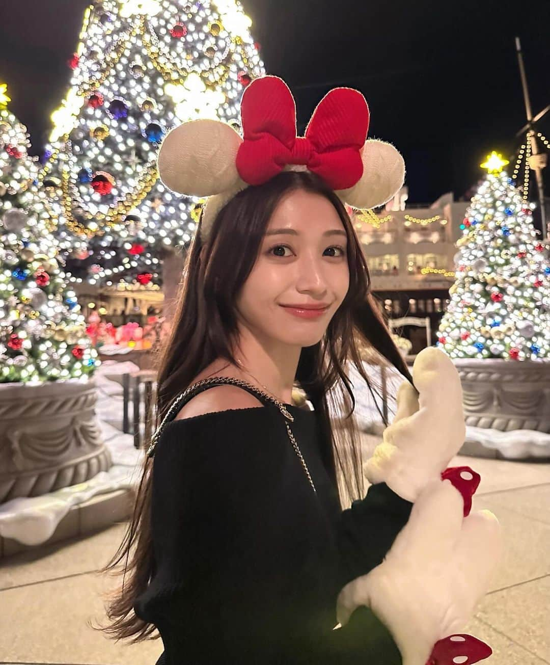 椚ありささんのインスタグラム写真 - (椚ありさInstagram)「Christmas disney🎄⭐️ あったかくてアウターなしで過ごせた♡ お友達にこだわりを熱く伝えて レイヤーいれてもらったのですが 毛量多くふんわり見えて満足🤔笑」12月11日 19時27分 - chibicco_