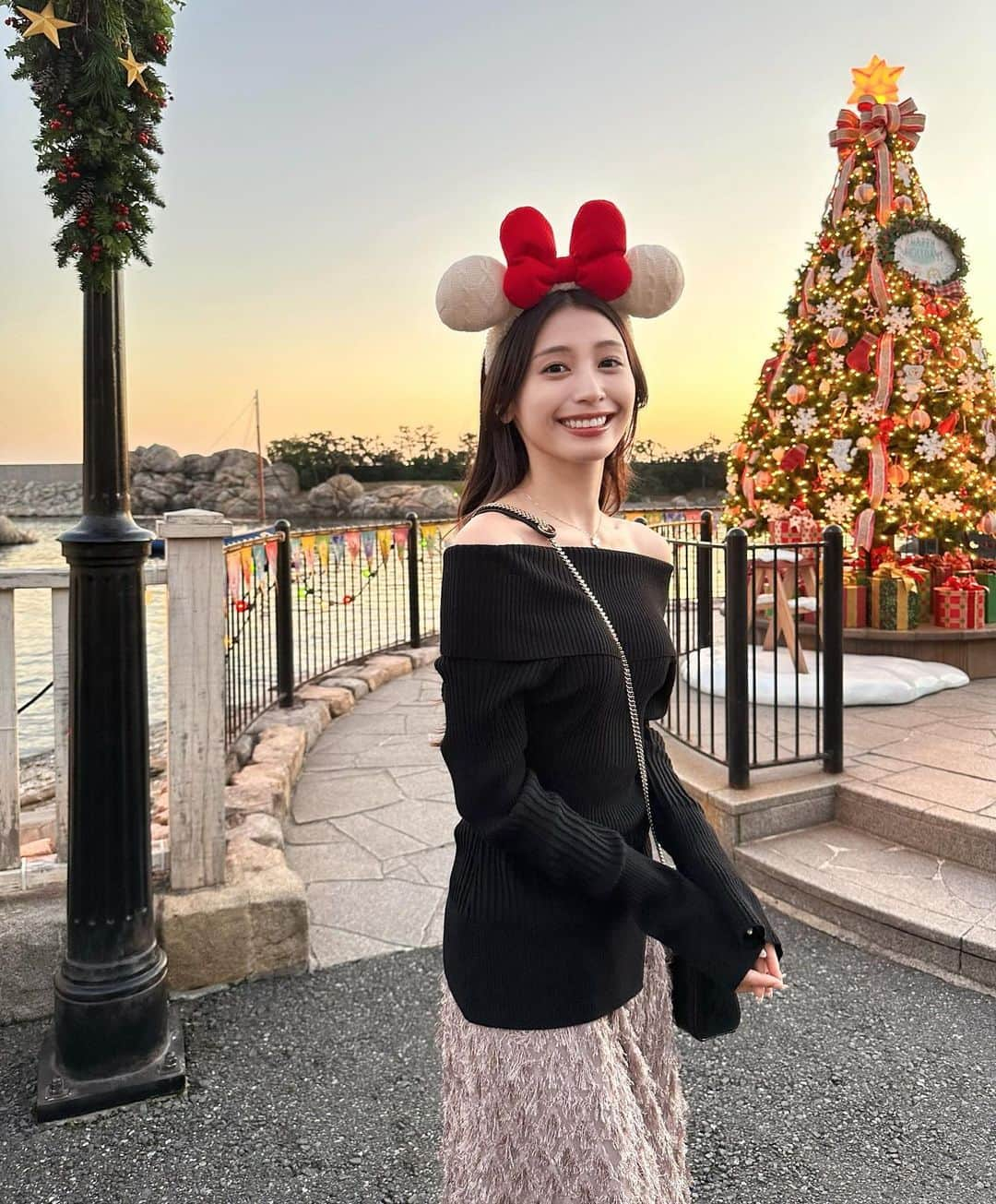 椚ありささんのインスタグラム写真 - (椚ありさInstagram)「Christmas disney🎄⭐️ あったかくてアウターなしで過ごせた♡ お友達にこだわりを熱く伝えて レイヤーいれてもらったのですが 毛量多くふんわり見えて満足🤔笑」12月11日 19時27分 - chibicco_