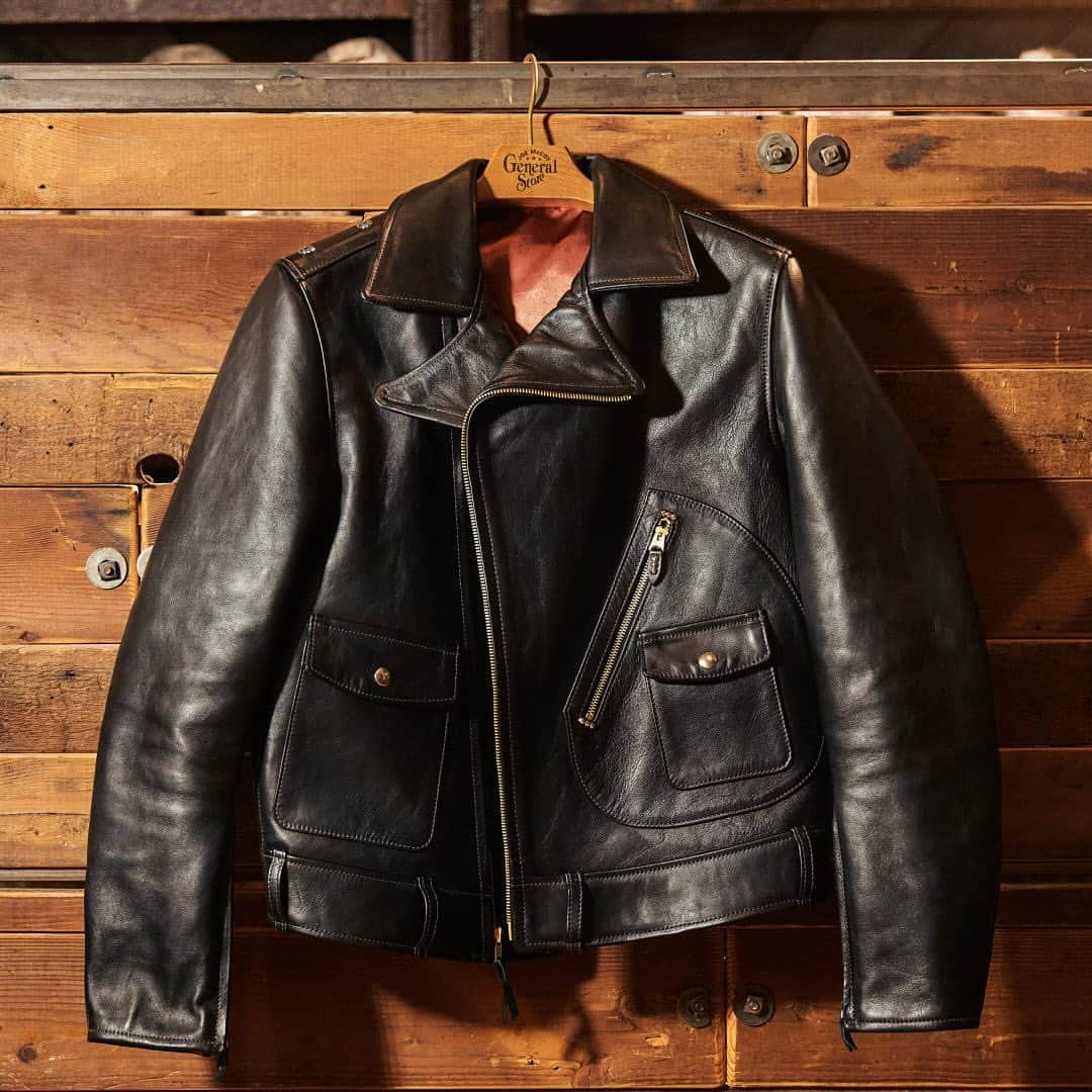 ジェイソン・モモアさんのインスタグラム写真 - (ジェイソン・モモアInstagram)「When reproducing a masterpiece in the rich lineage of leather jackets, every detail matters. From aged cotton thread to custom-made hardware, The Real McCoy’s workshop in Japan builds every finished jacket from scratch. Shop the On The Roam x The Real McCoy’s collaboration at H-D Collections.​  📸 @MaineiKinimaka​  #hdcollections #ontheroam #realmccoys #harleydavidson​」12月12日 1時00分 - prideofgypsies