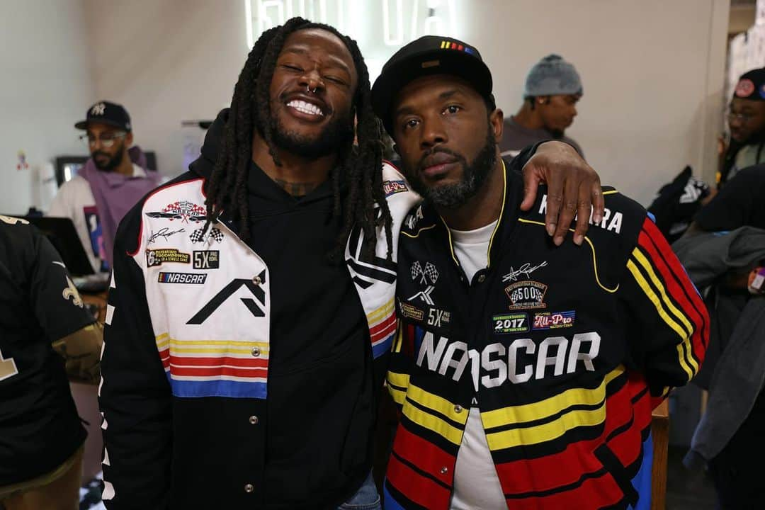 ニューオーリンズ・セインツのインスタグラム：「Fans showed Alvin Kamara love for his @nascar gear launch at @sneakerpolitics on Sunday night 🔥」