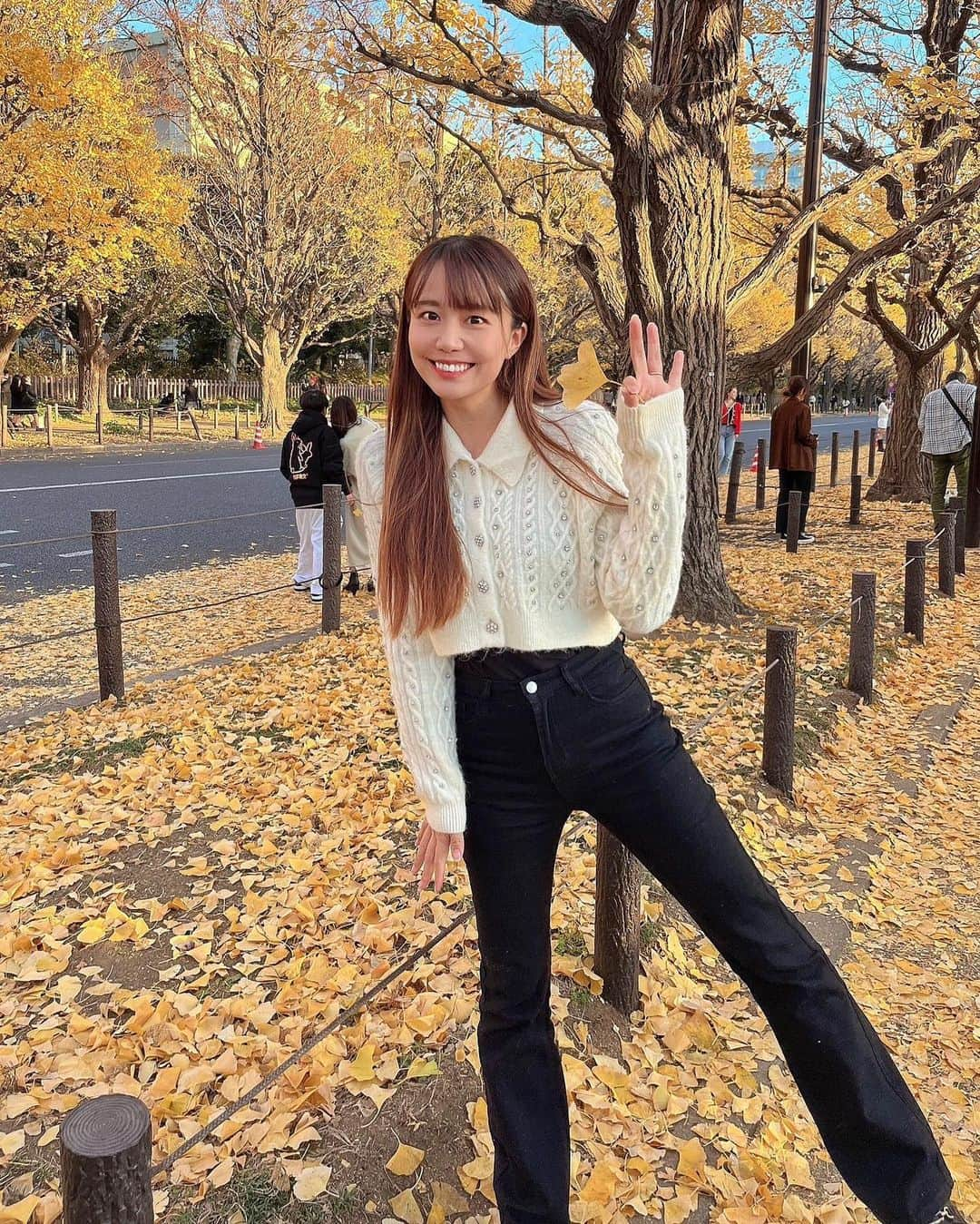 とくさきさんのインスタグラム写真 - (とくさきInstagram)「初めて見に行けた外苑いちょう並木🍁💕 12月でも全然いい感じだった✨ そしてこの日はめちゃくちゃ暖かかったよ🥰❤️ . #外苑いちょう並木#いちょう並木#女の子ママ#0歳児ママ」12月11日 19時32分 - tokusaki_golf