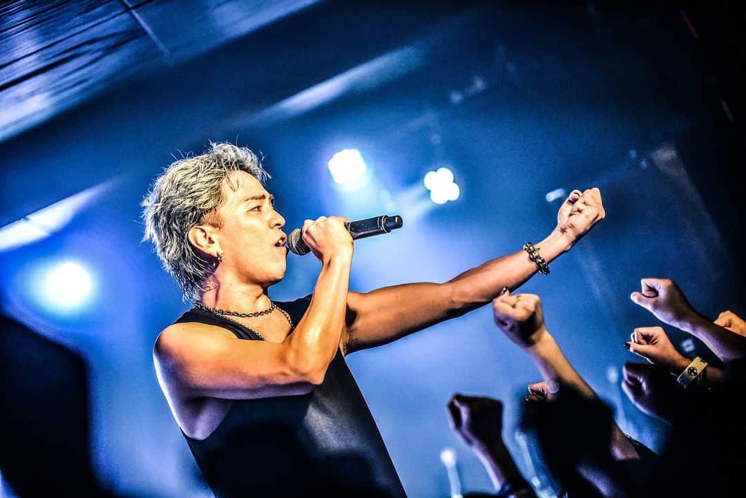 敬太郎のインスタグラム：「「バックれてる場合かよ 本能を無視して生きる程ヤワじゃない」  自分に発破をかけるのです。」