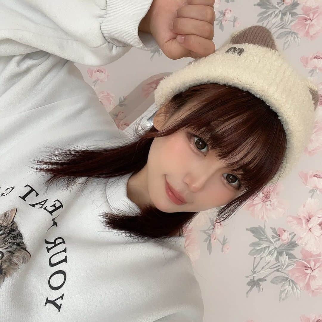 桜川ひめこさんのインスタグラム写真 - (桜川ひめこInstagram)「🍈スシローさんには週3回くらい通ってるくらい好き♡ 子連れでも安心して食べれるし、お魚食べれるし🥹🩷  めろんにゃん（むすこ）もスシロー好きすぎるのです🍣  🍈最近余ってる梅昆布茶でお漬物を作るのが好きで。 お野菜とりたいけどなんにもレシピ思いつかないときとか 冷蔵庫で眠り続けてるお野菜とか見つけたら 梅昆布茶でお漬物すると美味しくて、、、！ 困っている時の救世主すぎて、、、簡単すぎて🤭 本当は昆布茶で作るのがメジャーみたいだけど梅昆布茶でも大丈夫でした♡梅感はないです、なので新規でやるなら昆布茶でいいと思います(っ´ω`c)  お野菜とりたいけど量減らして食べたいとかも叶うし 本当おすすめろんです(((∩'ω'∩)))  今日はカブをつけました(っ´ω`c) 柔らかくて美味しい😋冬を味わう(｡>ω<｡)  🍈ねこみみ帽子かぶりすぎてうけますね、ひめめ！さすがです(◇p'v`q◇)よっひめめ！  #idol #アイドル　#アキバ系アイドル　#二児の母　#2児ママ　#2児のママ  #スシロー　#スシローカフェ部  #お漬物　#漬物　#カブ」12月11日 19時50分 - sakuragawahimeko