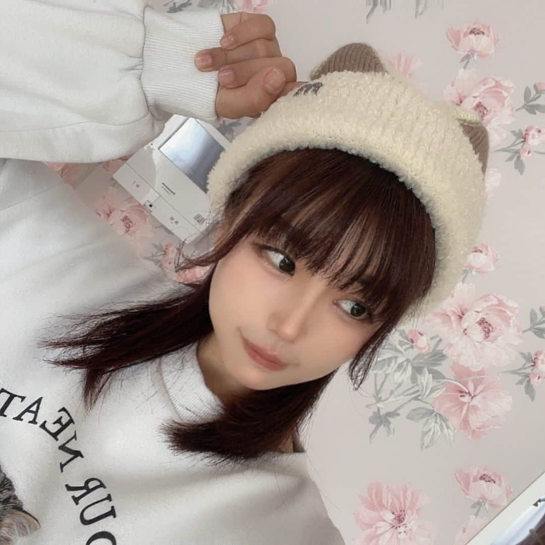 桜川ひめこのインスタグラム：「🍈スシローさんには週3回くらい通ってるくらい好き♡ 子連れでも安心して食べれるし、お魚食べれるし🥹🩷  めろんにゃん（むすこ）もスシロー好きすぎるのです🍣  🍈最近余ってる梅昆布茶でお漬物を作るのが好きで。 お野菜とりたいけどなんにもレシピ思いつかないときとか 冷蔵庫で眠り続けてるお野菜とか見つけたら 梅昆布茶でお漬物すると美味しくて、、、！ 困っている時の救世主すぎて、、、簡単すぎて🤭 本当は昆布茶で作るのがメジャーみたいだけど梅昆布茶でも大丈夫でした♡梅感はないです、なので新規でやるなら昆布茶でいいと思います(っ´ω`c)  お野菜とりたいけど量減らして食べたいとかも叶うし 本当おすすめろんです(((∩'ω'∩)))  今日はカブをつけました(っ´ω`c) 柔らかくて美味しい😋冬を味わう(｡>ω<｡)  🍈ねこみみ帽子かぶりすぎてうけますね、ひめめ！さすがです(◇p'v`q◇)よっひめめ！  #idol #アイドル　#アキバ系アイドル　#二児の母　#2児ママ　#2児のママ  #スシロー　#スシローカフェ部  #お漬物　#漬物　#カブ」