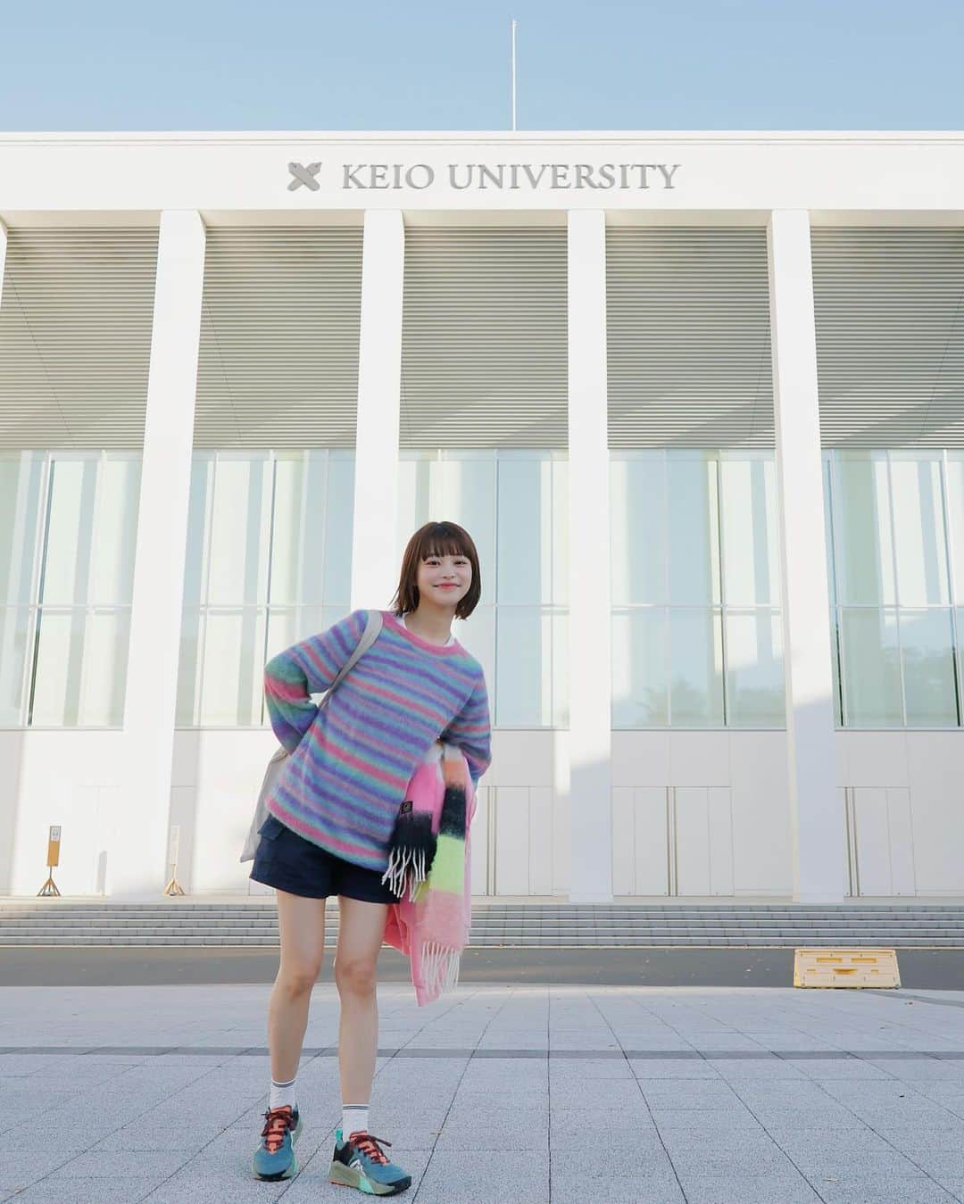 JU!iEさんのインスタグラム写真 - (JU!iEInstagram)「Had a day off and decided to visit Keio University's campus, where I spent the first two years in Japan and completed my master's. It was genuinely nostalgic as everything brought back fond memories🥺✨  大学院生の頃お世話になっていた慶應の日吉キャンパス😭日本生活最初の2年間。。。！学生時代の思い出はたくさん😭 銀杏並木とても綺麗だった🍂」12月11日 20時04分 - julie_official6881