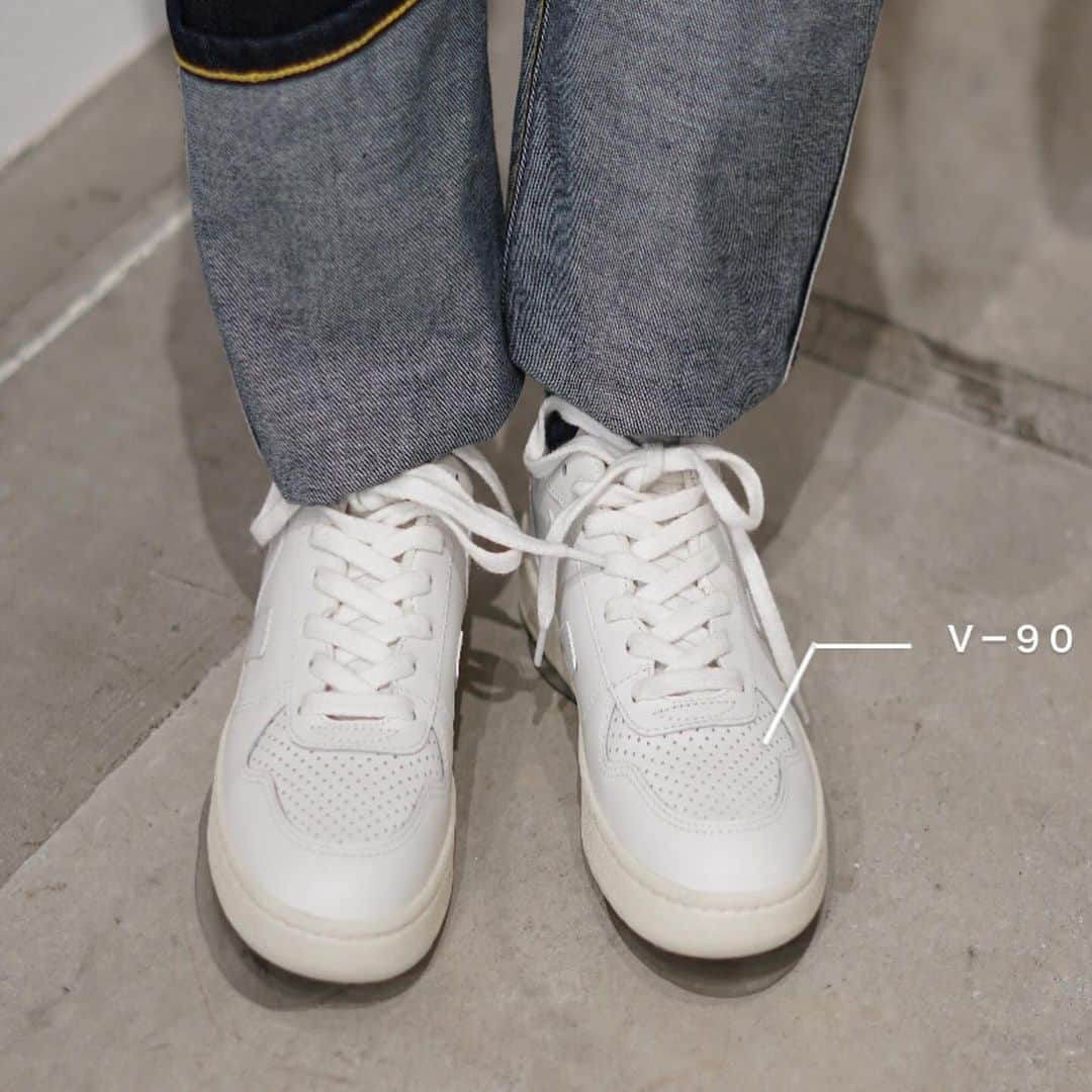 【ANN DE ARKさんのインスタグラム写真 - (【ANN DE ARKInstagram)「@veja   V-90(EXTRA WHITE) ￥29,700（tax in)  詳しくはオフィシャルサイト【ARKnets】にて。 ■商品や通信販売に関しまして ご不明な点がございましたらお気軽にお問い合わせください。 ———————————— オフィシャルサイトの在庫と店頭在庫は共有しております。 商品に関しましては、お気軽にコメントや店舗までお問い合わせください。 ⬇︎⬇︎⬇︎ @ann_de_ark  @arknets_official ⁡ #セレクトショップ　#arknets #anndeark #veja #sneaker  -———————————」12月11日 19時58分 - ann_de_ark