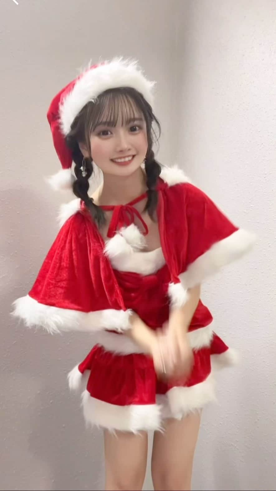 実熊瑠琉のインスタグラム：「サンタさんに頼むもの決めた？？🎄✨️」