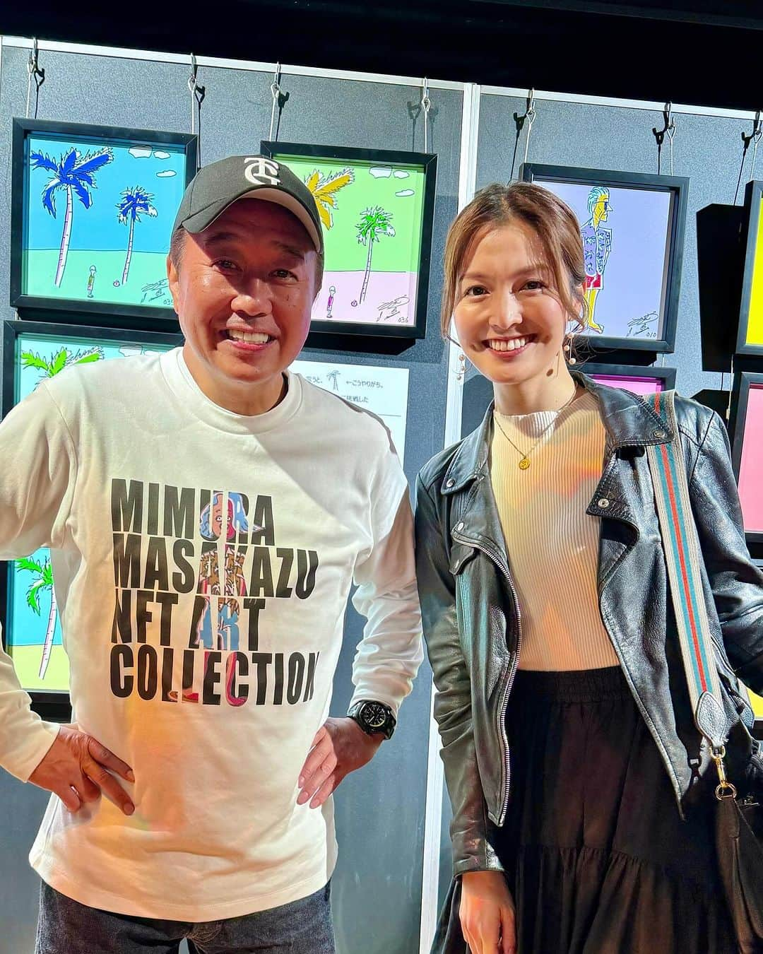 福田典子のインスタグラム：「さまぁ〜ず 三村さんのアート展にお邪魔してきました🎨✨ 可愛くてのほほんとする絵と一緒に添えてある言葉もクスッとなる癒しだったので、そちらはご覧になる方のお楽しみということでカットしておきました🤫♡  モヤさまのときに描いていただいた"ペクンちゃん"が可愛くて、そのグッズの数々は使わせてもらっていたり、飾らせてもらっていたり🥰 @moya2_official   そのお話をしたら、「このアートが世界的に有名になれば、それも価値が上がるけどなぁ！」と。  もうすでに私にとっては宝物ですから！♡ 素敵なアートをありがとうございました！」