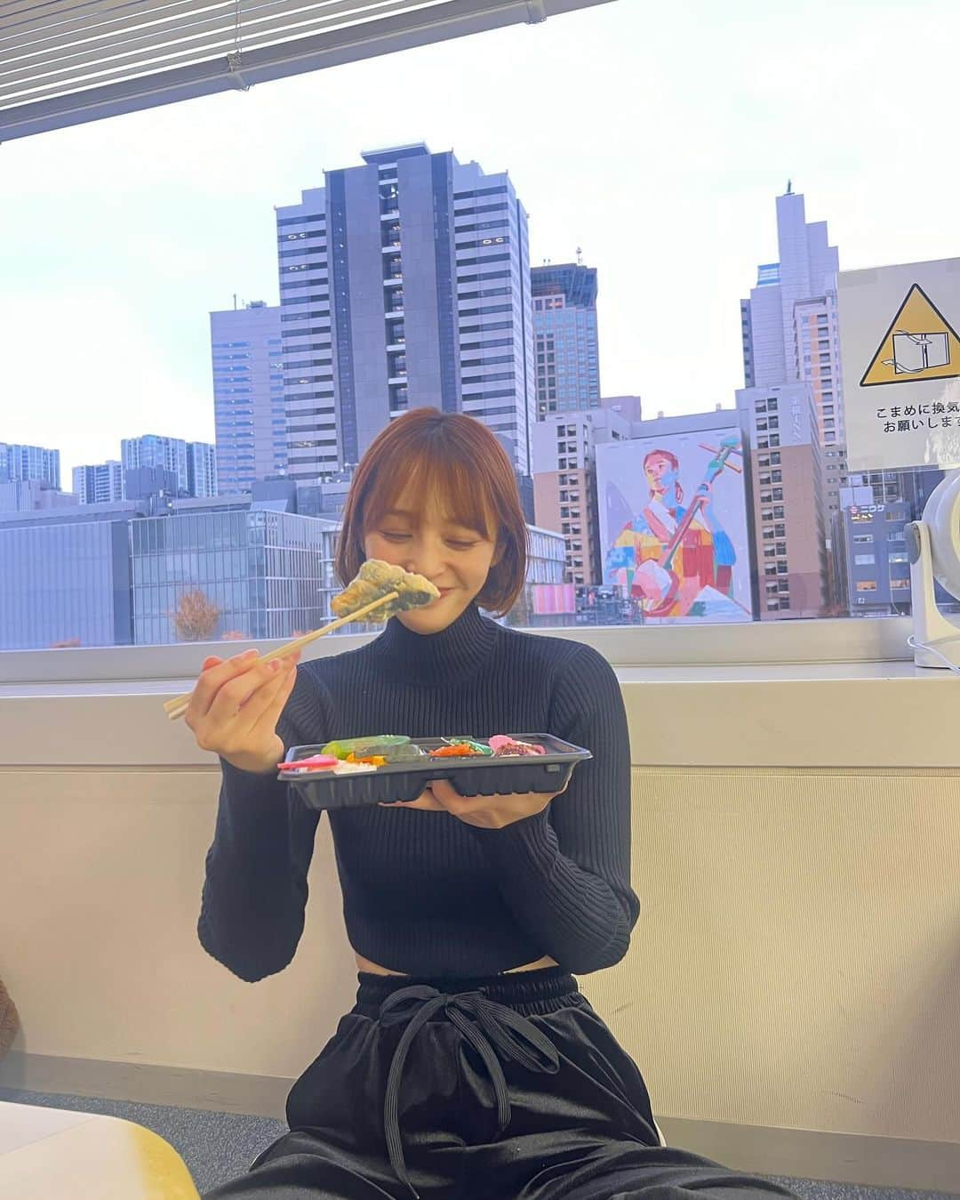 神部美咲さんのインスタグラム写真 - (神部美咲Instagram)「私の最近の体型キープ飯  魚とお米をお腹いっぱい食べる🐟🍚  今日はロケ弁も魚だった😎」12月11日 20時17分 - jimbu_misaki