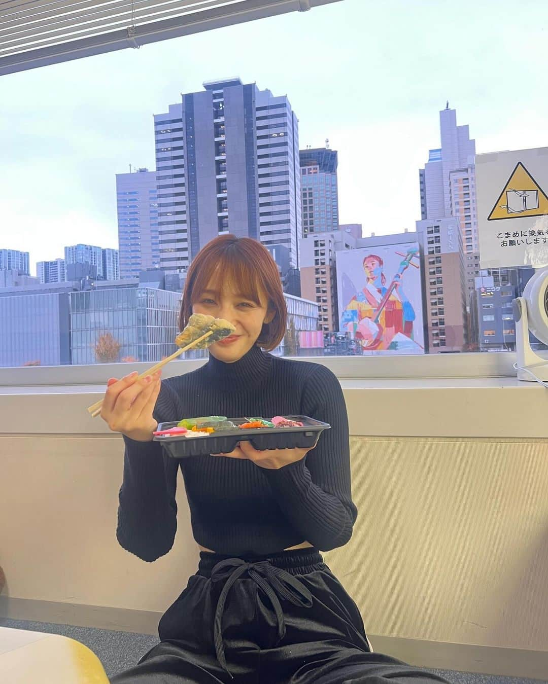 神部美咲さんのインスタグラム写真 - (神部美咲Instagram)「私の最近の体型キープ飯  魚とお米をお腹いっぱい食べる🐟🍚  今日はロケ弁も魚だった😎」12月11日 20時17分 - jimbu_misaki