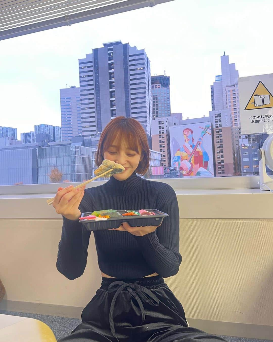 神部美咲のインスタグラム：「私の最近の体型キープ飯  魚とお米をお腹いっぱい食べる🐟🍚  今日はロケ弁も魚だった😎」