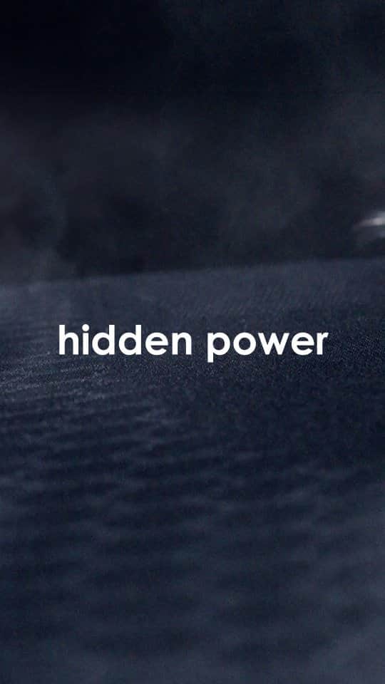 ディアドラのインスタグラム：「Hidden Power active. A peak technology in the yarn field.  Unique fabric composition, seamless construction, functional design.  For a protected, free movement made in Italy.   Discover Hidden Power at the link in bio.  #diadora」