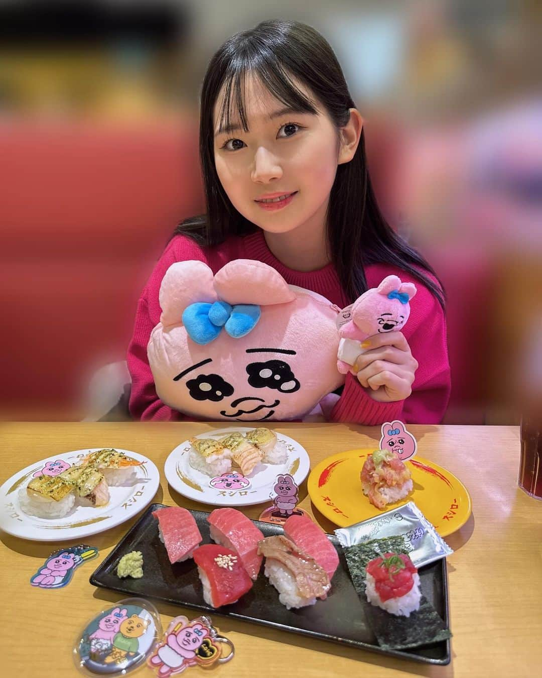 岡村ほまれのインスタグラム：「・ 『スシロー×おぱんちゅうさぎ』行けました〜🍣🐰  かわい🎶かわい🎶  #モーニング娘23  #morningmusume  #岡村ほまれ  #ほまたん #ほまたん優勝  #おぱんちゅうさぎ  #スシロー  #コラボ」