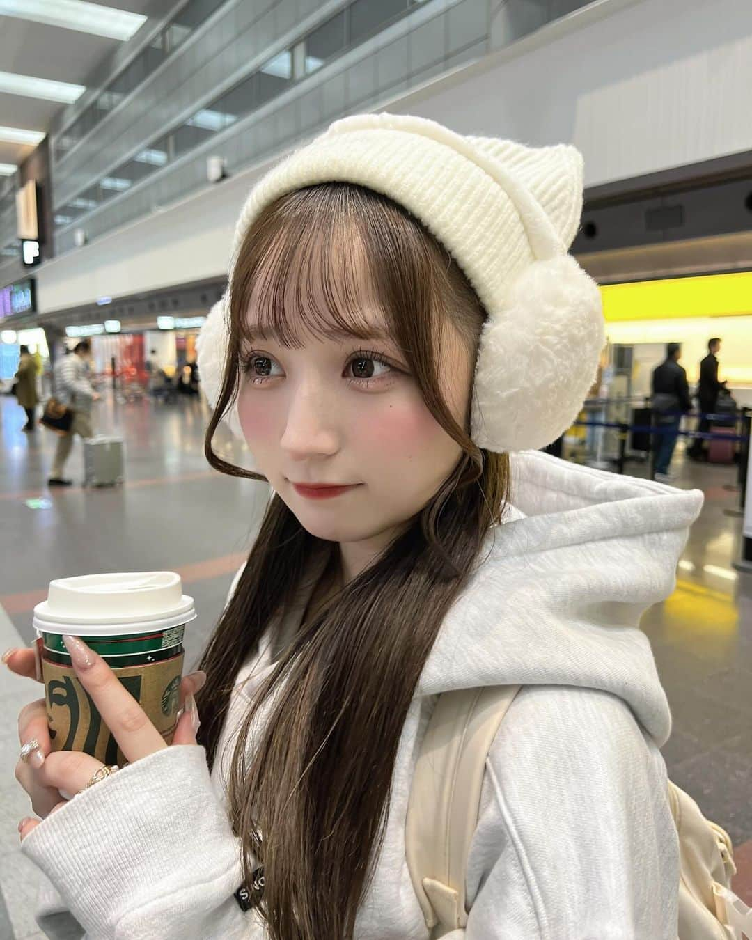 小川奈々子さんのインスタグラム写真 - (小川奈々子Instagram)「⁡ ⁡ 空港で飲むスタバ好きなんだよね〜🥤 ⁡  #fashion  #패션  #데일리#셀카 #팔로우 #오오티디  #셀카 #카페#fyp  #空港ファッション ⁡ #shein購入品」12月11日 20時55分 - __nchisan__