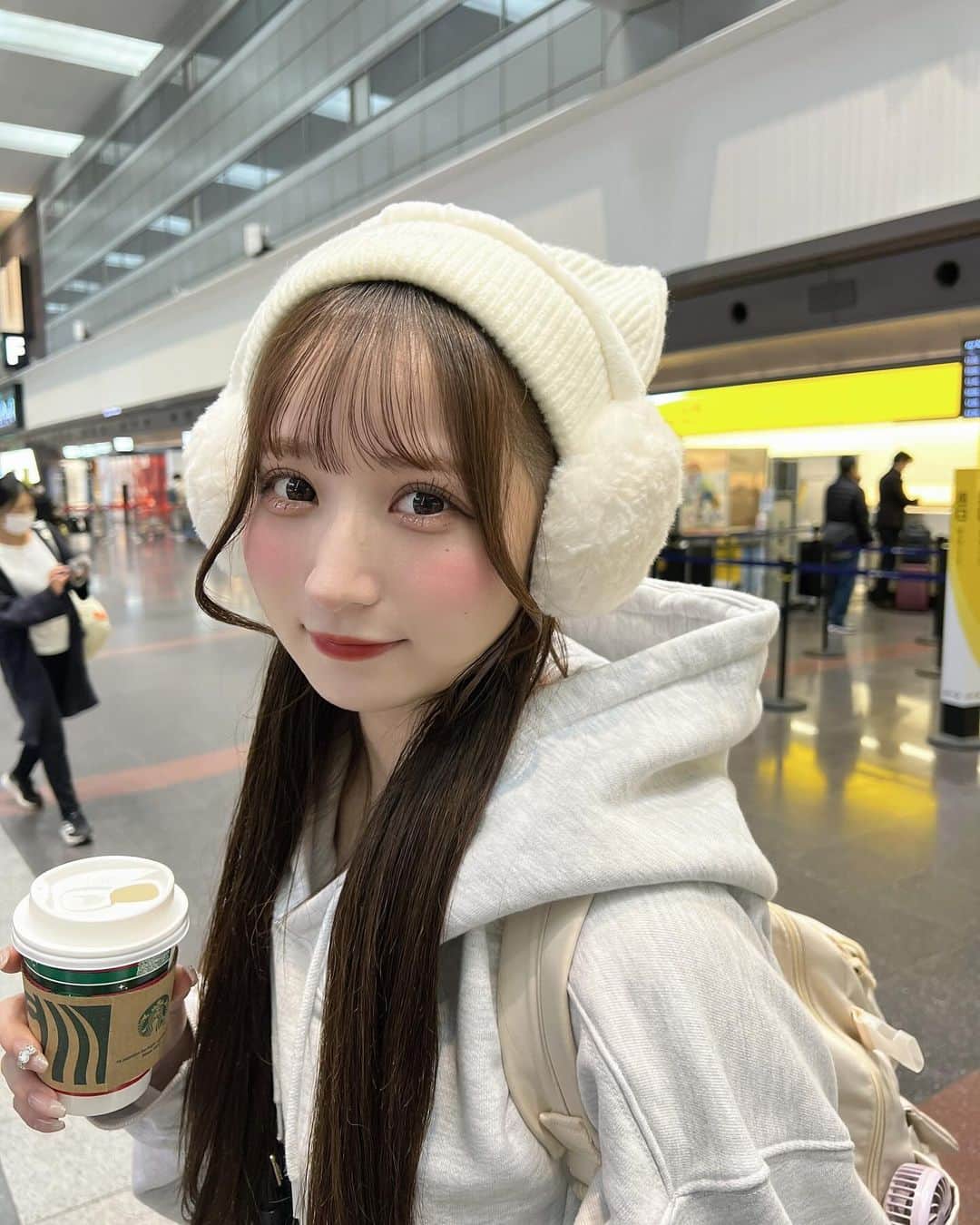 小川奈々子さんのインスタグラム写真 - (小川奈々子Instagram)「⁡ ⁡ 空港で飲むスタバ好きなんだよね〜🥤 ⁡  #fashion  #패션  #데일리#셀카 #팔로우 #오오티디  #셀카 #카페#fyp  #空港ファッション ⁡ #shein購入品」12月11日 20時55分 - __nchisan__