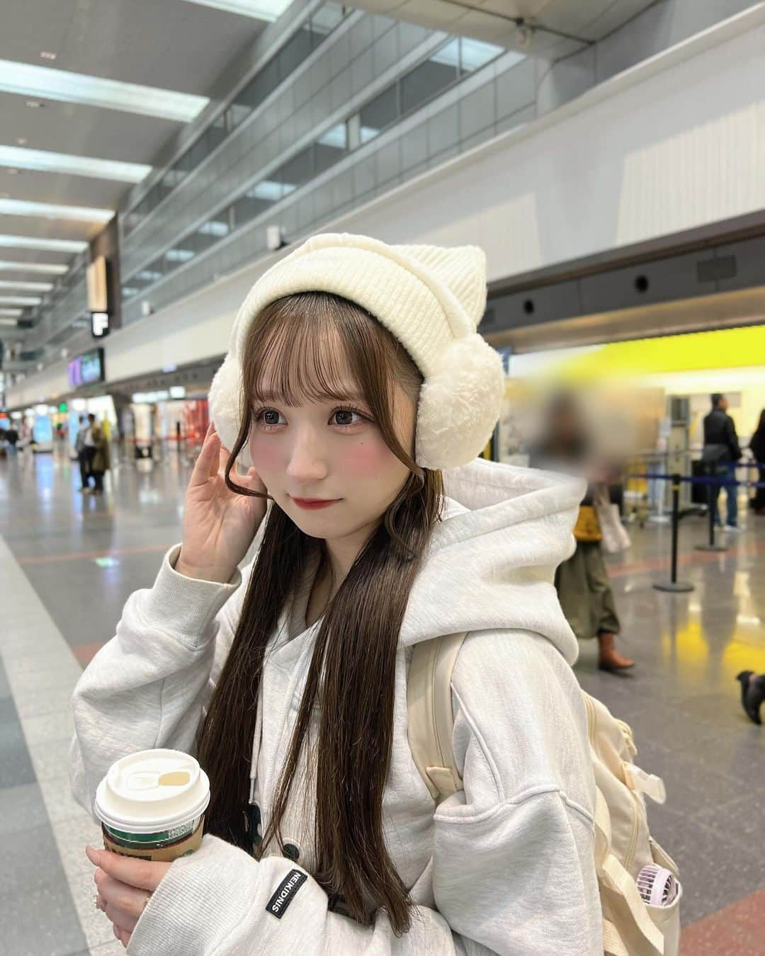 小川奈々子さんのインスタグラム写真 - (小川奈々子Instagram)「⁡ ⁡ 空港で飲むスタバ好きなんだよね〜🥤 ⁡  #fashion  #패션  #데일리#셀카 #팔로우 #오오티디  #셀카 #카페#fyp  #空港ファッション ⁡ #shein購入品」12月11日 20時55分 - __nchisan__