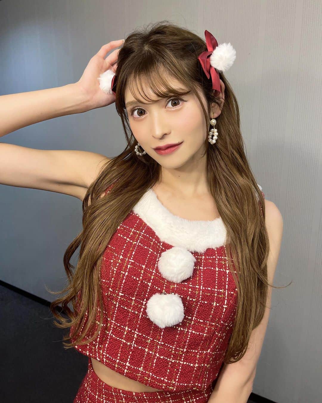 渋谷佳子のインスタグラム：「2023.12.11 ＊ GAKUSEI RUNWAY ありがとうございました🌼  1ステージ目の @sugarnine_official さんの サンタ衣装です🎅🏻🫶 かわいいのはもちろん シルエットが綺麗でスタイル良く見える😖🫶 ＊ ＊」
