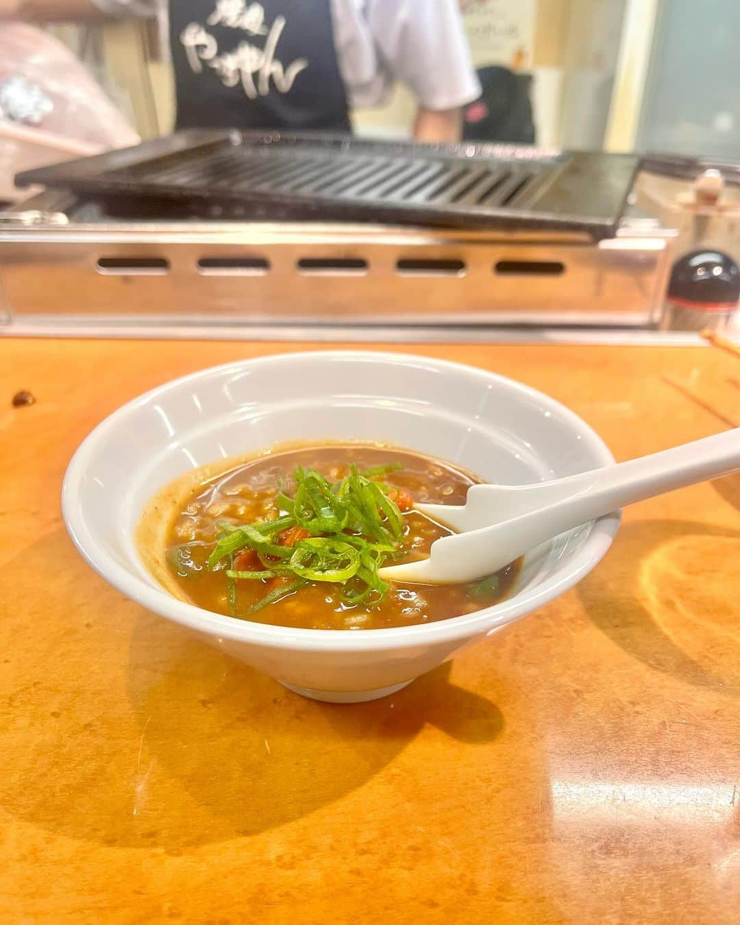 永倉由季さんのインスタグラム写真 - (永倉由季Instagram)「. . 【美味すぎる肉デビュー✨】 　　 　　　　　　　　 全て終わったと同時に 急にグッタリきて皆んな放心状態…笑 　　 　　　 そんな時 　　　　　　 念願だった京橋の人気焼肉店  『やっちゃん』初体験👏 　　 　　　　　　　　 生で食べられるほど上質なお肉で お値段もお手頃♪ ⁡ 　　　　　　　 はじめましての店主の相談と(笑) 都市伝説的な話しがめっちゃ面白かった。 　　 ⁡ 美味しいので オススメ中のオススメーーーーーッ！！！！ ⁡ ⁡ #焼肉 #焼肉やっちゃん  #焼肉やっちゃん京橋店  #焼肉好きな人と繋がりたい  #肉好きな人と繋がりたい  #京橋グルメ  #美味しいもの好きな人と繋がりたい  #都市伝説  . ⁡ . . ▶︎アメブロ更新　↓プロフリンクから　　　　　　　　　　　　　　　@yuki_nagakura67 ⁡ ✼••┈┈┈┈┈┈┈┈┈┈┈┈┈┈┈┈••✼  　　　　　 ▶︎アナウンサー・プライベート用Instagram @yuki_nagakura67 ⁡ ▶︎ブランディング用/魅せ方・伝え方・オススメ @yuki_nagakura_brushup_salon ⁡ ✼••┈┈┈┈┈┈┈┈┈┈┈┈┈┈┈┈••✼ ⁡ ⁡ #永倉由季 #フリーアナウンサー #司会者 #顔タイプ診断 #顔タイプアドバイザー #アナウンサー #気軽にフォローしてください ___________________________」12月11日 21時12分 - yuki_nagakura67