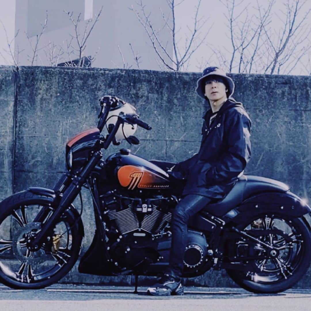 貴水博之さんのインスタグラム写真 - (貴水博之Instagram)「My bob is back with a new style🎉🎉🎉  How is it 😉⁉️   #貴水博之   #hearlydavidson #streetbob #streetstyle #custom  #ハーレーダビットソン #ストリートボブ #カスタム #ULT #festival」12月11日 21時23分 - takamihiroyuki_hiroyukitakami