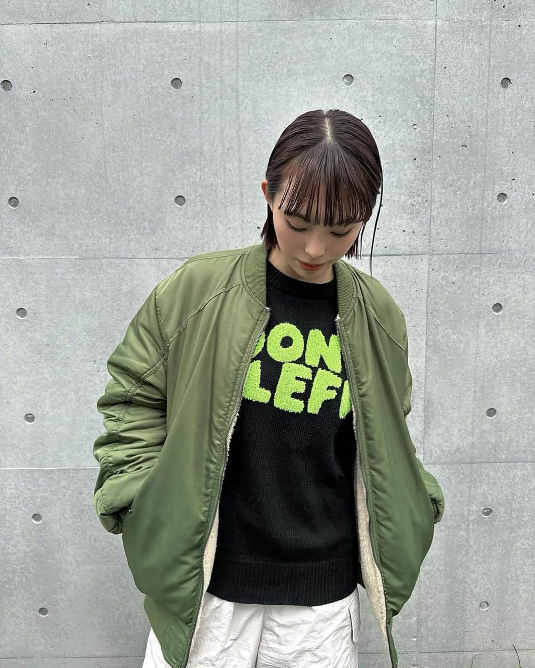 松井貴香のインスタグラム：「.  new hair✂️  今回は冬だし久しぶりに暗色にしてもらった〜🍇 いつも可愛いカラーとサラサラありがと✌🏻 @kengo____24   今日は身体バキバキになってたから整体へ💆🏻‍♀️ ぷくも一緒に♡♡♡ もう何年目？7年くらいお世話になってる！！ 私の仲良い子たちもほぼ行ってる😂 @hello.seeyou_  兄やんいつもありがとう！！  .」