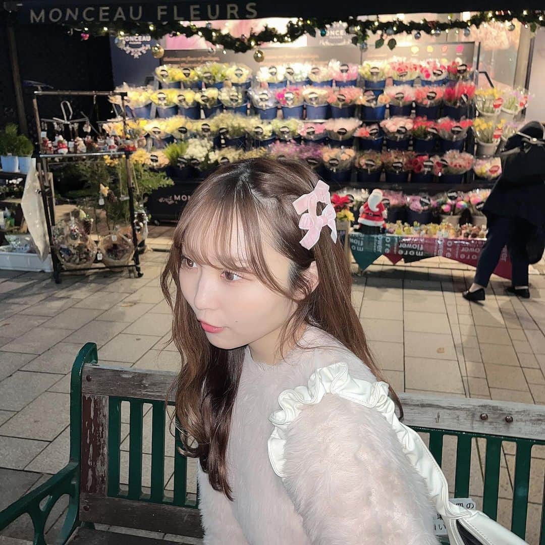 夏井さらさんのインスタグラム写真 - (夏井さらInstagram)「もこもこピンク🎀🐩🪄  冬はモコモコがあざとくてかわいい＾＾♡  ニットの丈短いからスタイル盛れる！有り難い🐶  knit: @maybins_japan  skirt: @desir_etraison  shoes: @grl_official   まつげは今月も @eyeprolish11 さんです💞 束間のある綺麗なパリジェンヌにしてくれるからめちゃくちゃ盛れるよ＾＾✌🏻  . . .  #フレンチガーリー #フレンチガーリーコーデ #maybins #desir #grl購入品」12月11日 21時28分 - sara_natsui