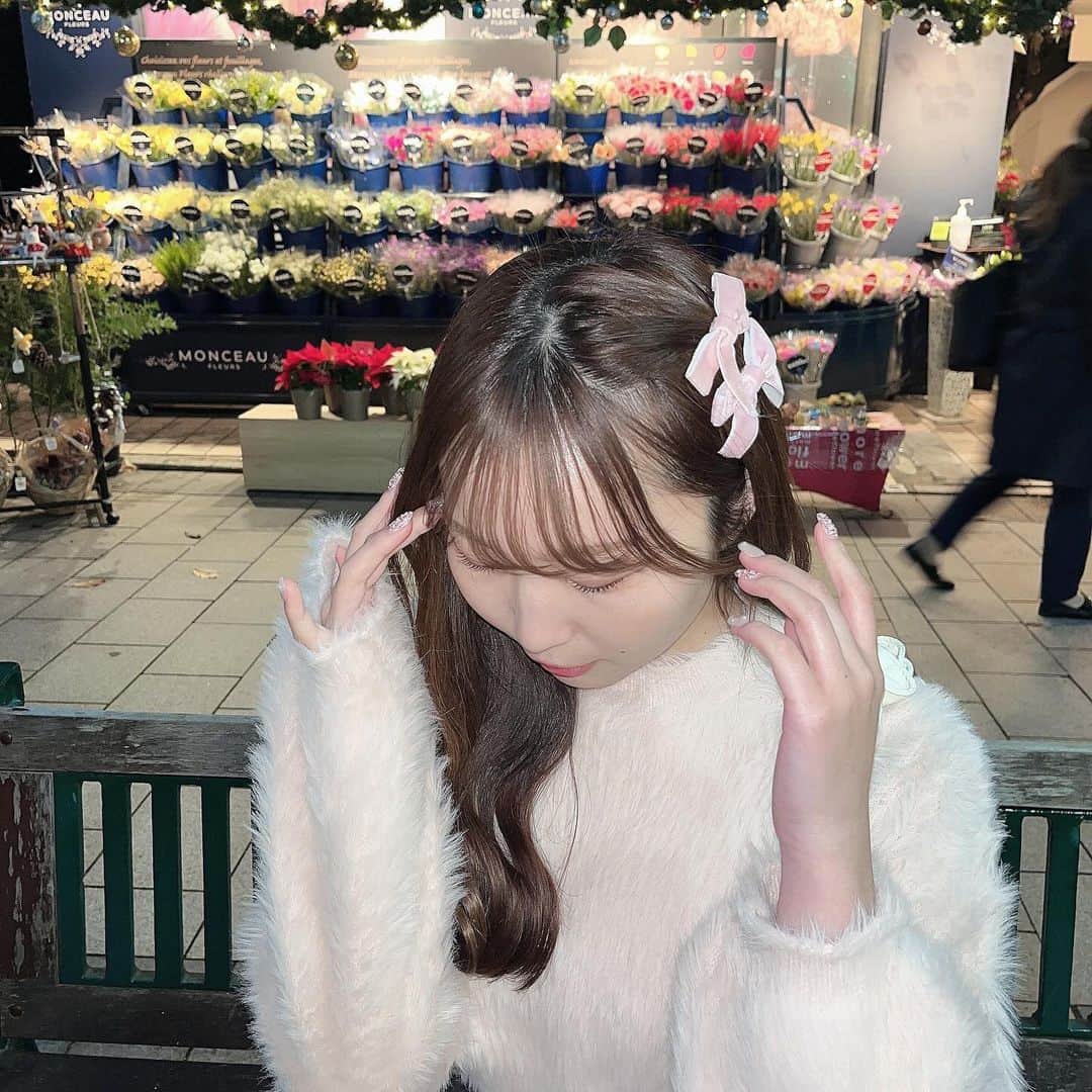 夏井さらさんのインスタグラム写真 - (夏井さらInstagram)「もこもこピンク🎀🐩🪄  冬はモコモコがあざとくてかわいい＾＾♡  ニットの丈短いからスタイル盛れる！有り難い🐶  knit: @maybins_japan  skirt: @desir_etraison  shoes: @grl_official   まつげは今月も @eyeprolish11 さんです💞 束間のある綺麗なパリジェンヌにしてくれるからめちゃくちゃ盛れるよ＾＾✌🏻  . . .  #フレンチガーリー #フレンチガーリーコーデ #maybins #desir #grl購入品」12月11日 21時28分 - sara_natsui