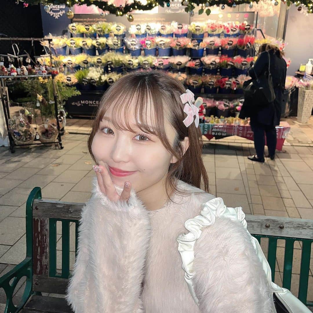 夏井さらさんのインスタグラム写真 - (夏井さらInstagram)「もこもこピンク🎀🐩🪄  冬はモコモコがあざとくてかわいい＾＾♡  ニットの丈短いからスタイル盛れる！有り難い🐶  knit: @maybins_japan  skirt: @desir_etraison  shoes: @grl_official   まつげは今月も @eyeprolish11 さんです💞 束間のある綺麗なパリジェンヌにしてくれるからめちゃくちゃ盛れるよ＾＾✌🏻  . . .  #フレンチガーリー #フレンチガーリーコーデ #maybins #desir #grl購入品」12月11日 21時28分 - sara_natsui