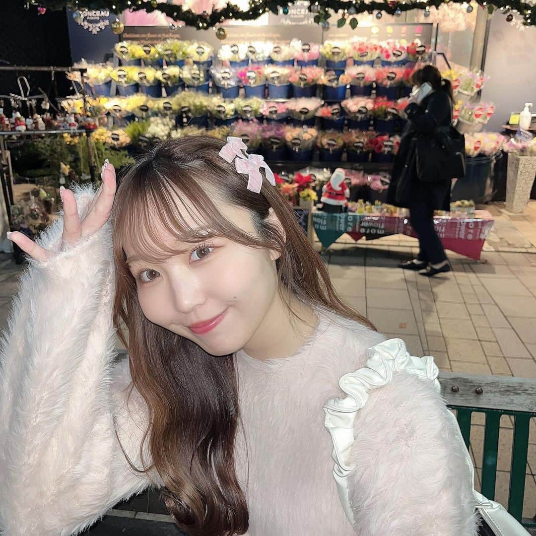 夏井さらさんのインスタグラム写真 - (夏井さらInstagram)「もこもこピンク🎀🐩🪄  冬はモコモコがあざとくてかわいい＾＾♡  ニットの丈短いからスタイル盛れる！有り難い🐶  knit: @maybins_japan  skirt: @desir_etraison  shoes: @grl_official   まつげは今月も @eyeprolish11 さんです💞 束間のある綺麗なパリジェンヌにしてくれるからめちゃくちゃ盛れるよ＾＾✌🏻  . . .  #フレンチガーリー #フレンチガーリーコーデ #maybins #desir #grl購入品」12月11日 21時28分 - sara_natsui