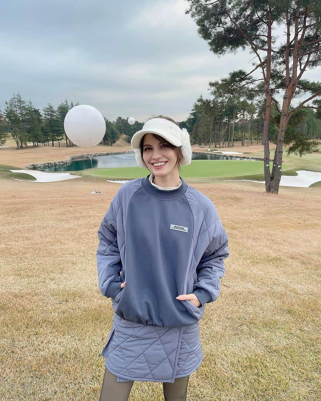 マギーさんのインスタグラム写真 - (マギーInstagram)「今日は、 @hypegolf の第３回目のイベントへ！ 初めての3チームスクランブル方式で楽しかった〜 チームプレーだとお喋りしながら回れるからいい⛳️👍✨  @glo.japan  @astonmartinjapan   ウェアは @rufflog  帽子は 前にバイマとかで買った韓国のやつだよ〜」12月11日 21時31分 - maggymoon