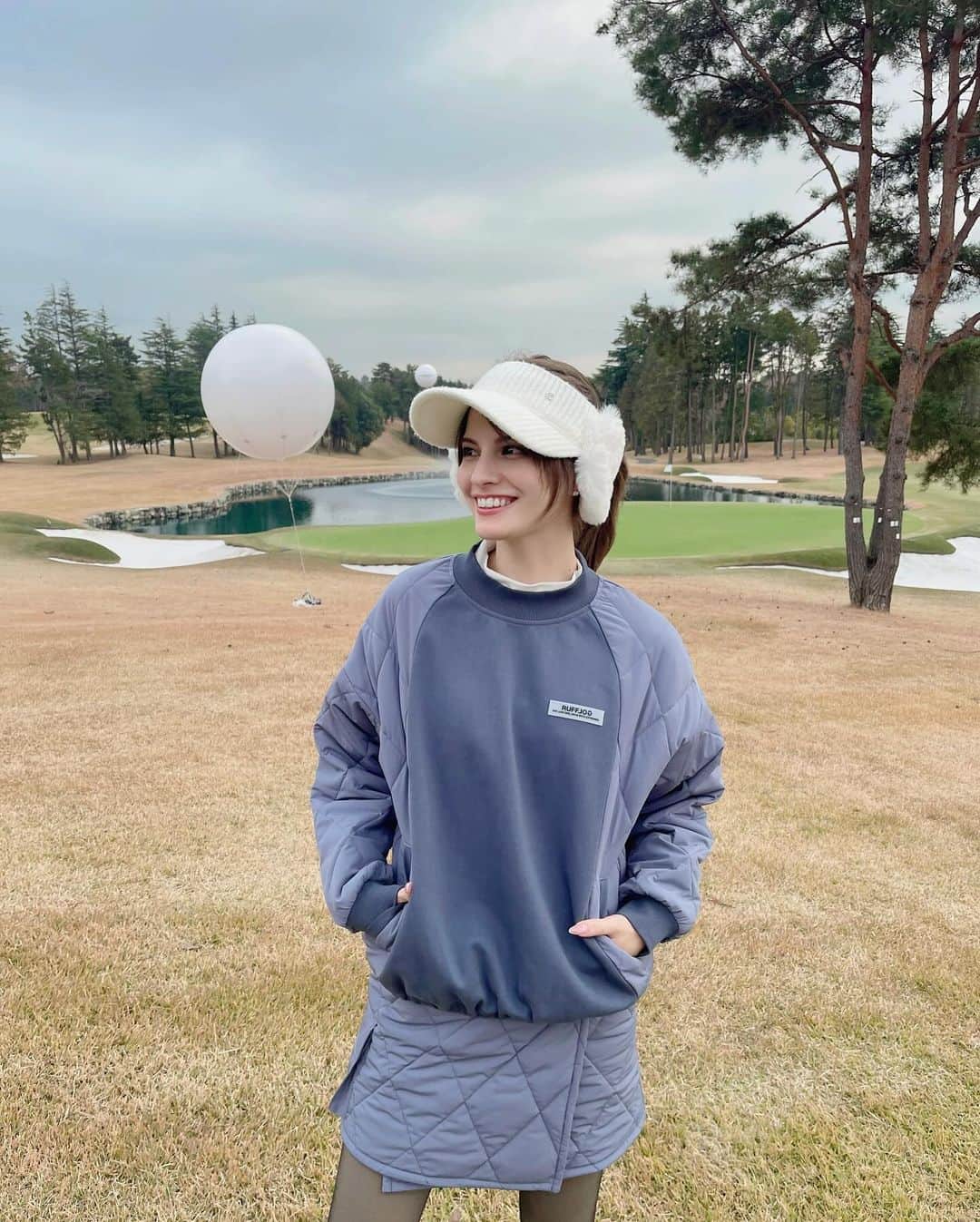 マギーさんのインスタグラム写真 - (マギーInstagram)「今日は、 @hypegolf の第３回目のイベントへ！ 初めての3チームスクランブル方式で楽しかった〜 チームプレーだとお喋りしながら回れるからいい⛳️👍✨  @glo.japan  @astonmartinjapan   ウェアは @rufflog  帽子は 前にバイマとかで買った韓国のやつだよ〜」12月11日 21時31分 - maggymoon