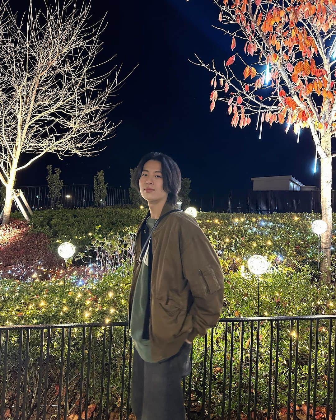 小堀遥功さんのインスタグラム写真 - (小堀遥功Instagram)「イルミとかキラキラしてる街って冬に多いけど、これって寒いからエモく感じるの？🌃」12月11日 21時31分 - k.hulk86