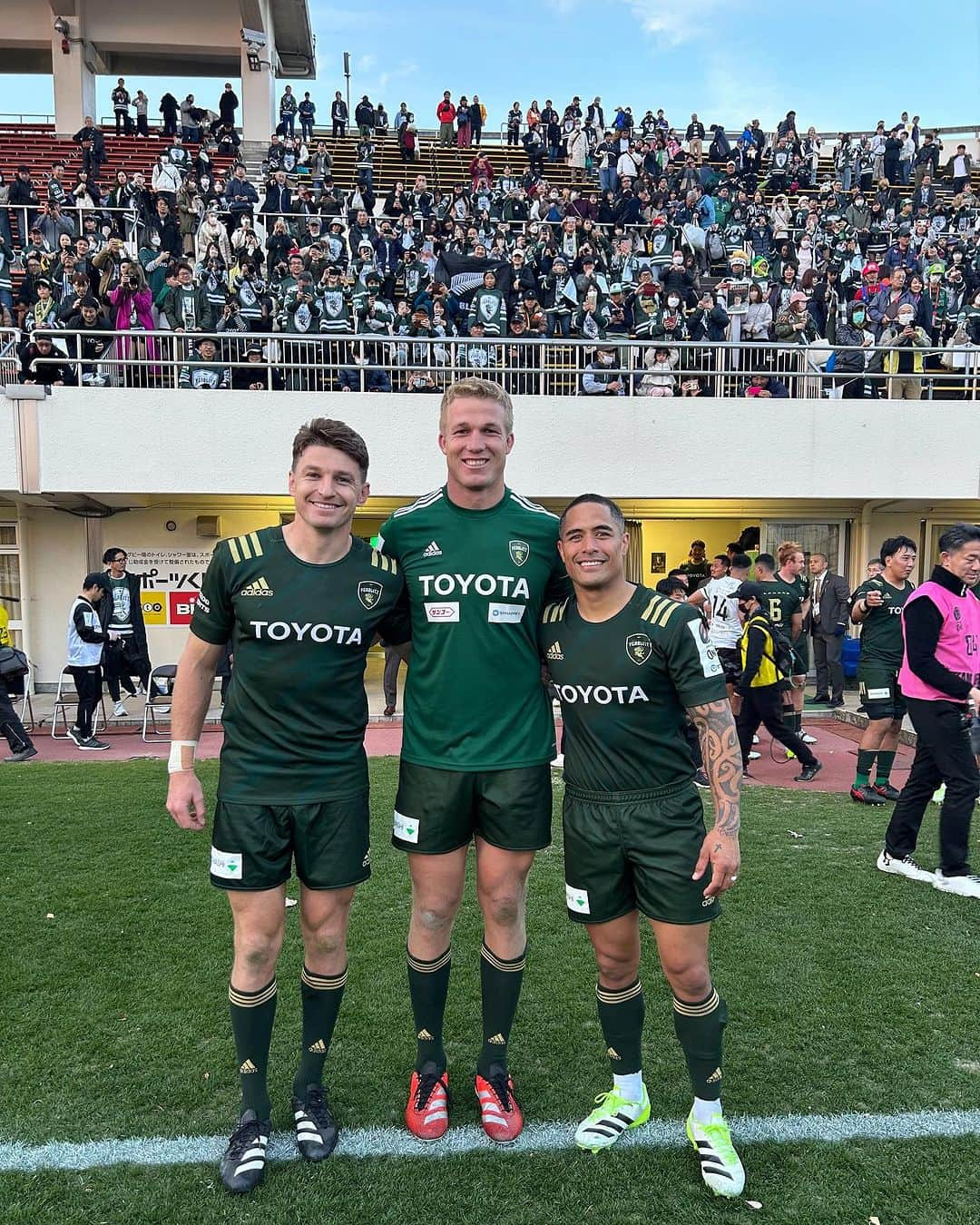 ボーデン・バリットさんのインスタグラム写真 - (ボーデン・バリットInstagram)「Enjoying the Nagoya life so far and grateful to play my first @toyotaverblitz game in front of a subarashī home crowd! Nice to have the big man @pieterstephdutoit on my team for once 😅」12月12日 5時00分 - beaudenbarrett