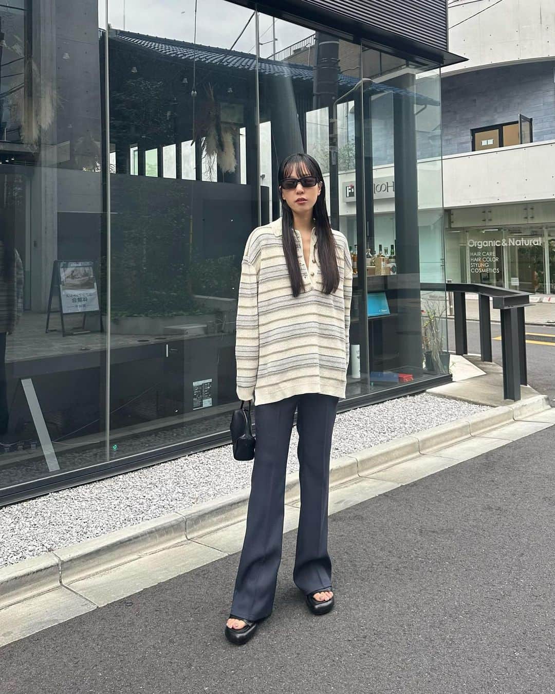 AICOさんのインスタグラム写真 - (AICOInstagram)「24SS先行予約アイテムのご紹介です。  MULTI BORDER KNIT POLO TOPS ヴィンテージ感のあるマルチボーダーを表現しました。色合いもとても綺麗な配色で、編み柄は立体的な変形柄に仕上げています。フロントの深い明きも抜け感があり好きです。 #clane#24SS先行予約会」12月11日 21時44分 - aico00000