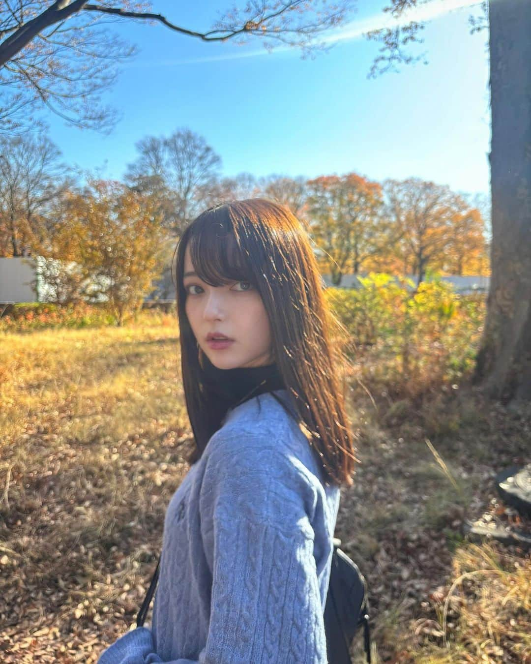 坂巻有紗さんのインスタグラム写真 - (坂巻有紗Instagram)「すっっごくいい天気だった日☀️ 12月なのにこれだけ暖かいのは嬉しい！🥺 ずっとこの気温がいいなぁ🐜  #坂巻有紗  #fashion  #紅葉  #park  #fyp  #00」12月11日 21時59分 - sakamaki.alisa