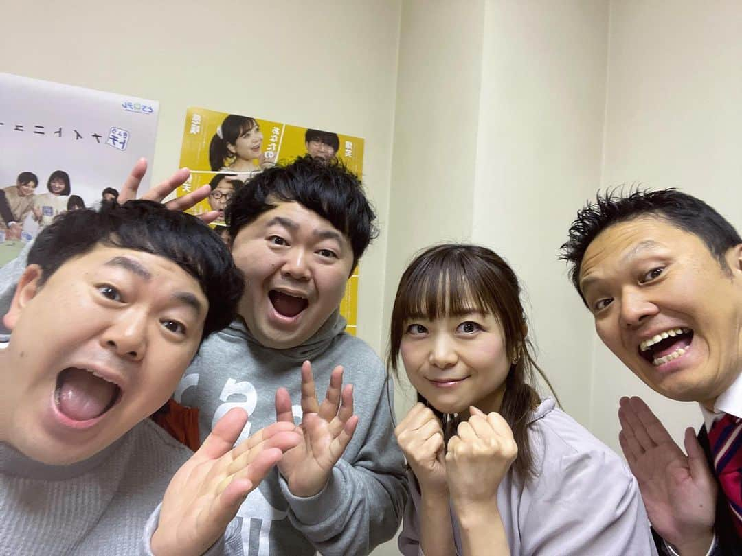 須賀由美子さんのインスタグラム写真 - (須賀由美子Instagram)「今日も #とちぎテレビ #イブ6プラス ご覧いただき ありがとうございました！！ 今日は『昭和』をテーマに盛り上がりました！レトロ喫茶のナポリタンやプリン魅力的でしたね♡ 今日は南田マネージャーも来てくれました♡ そして今日の衣装は #スタイリア 様から #エミリアウィズ 様ご提供のAttrait drape one-piece♡grayのカラーは落ち着いた雰囲気。ハイウエストの切り替えのワンピース。 裾の長さを変えることで、 スタイルアップ効果が期待できるそう！とても上品でクラシカルな印象に。裾は動いた時、綺麗なシルエットで女性らしさを演出できますよー！いつも素敵な衣装ありがとうございます♡ #衣装提供 #テレビ #スタイリア #エミリアウィズ」12月11日 21時51分 - tottiyumi