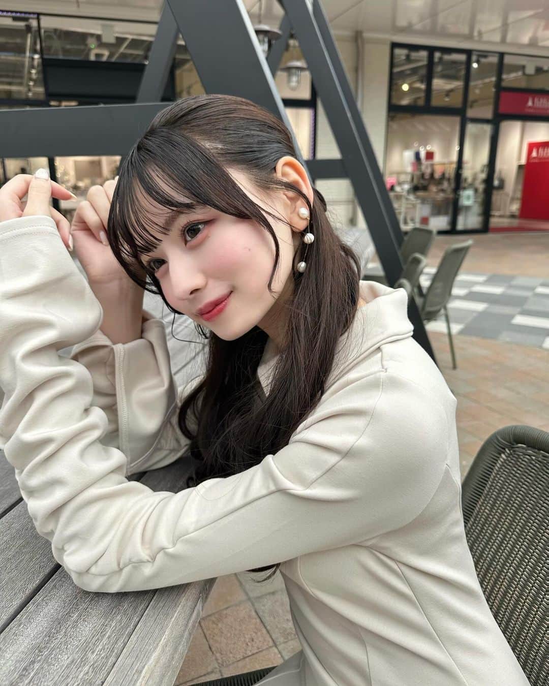 立花琴未さんのインスタグラム写真 - (立花琴未Instagram)「⁡ ⁡ 綺麗めなお洋服も大好きなのです☺️‪❤︎︎ 全身も載せたので見てね🥛 ⁡ #andgeebee #ワンピース #ワンピースコーデ #アイボリーコーデ #冬コーデ #冬服コーデ #ホワイトコーデ #onepiece #全身コーデ #ootd #데일리룩 #오오티디 #패션」12月11日 21時56分 - kotomi_5chan