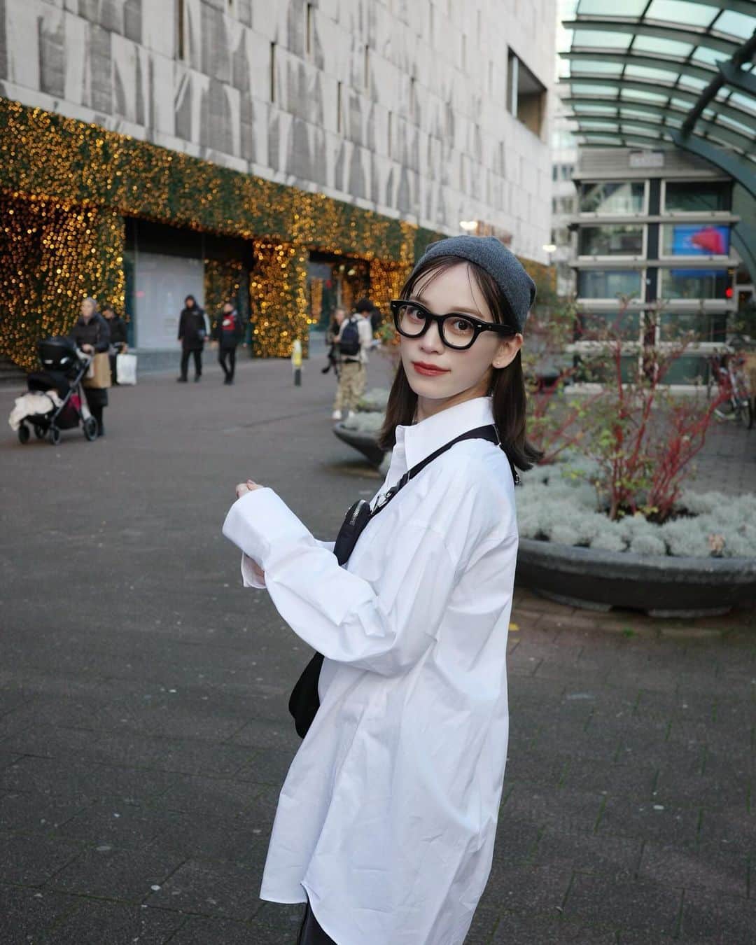 由布菜月さんのインスタグラム写真 - (由布菜月Instagram)「. シャツコーデな日 オーバーサイズのシャツはYouTubeでも紹介したZARAのシャツです かりそのコラボブーツ履いた！大好きな厚底でありがたい🥹可愛すぎ！🖤 #gifted」12月11日 22時02分 - yufudayo