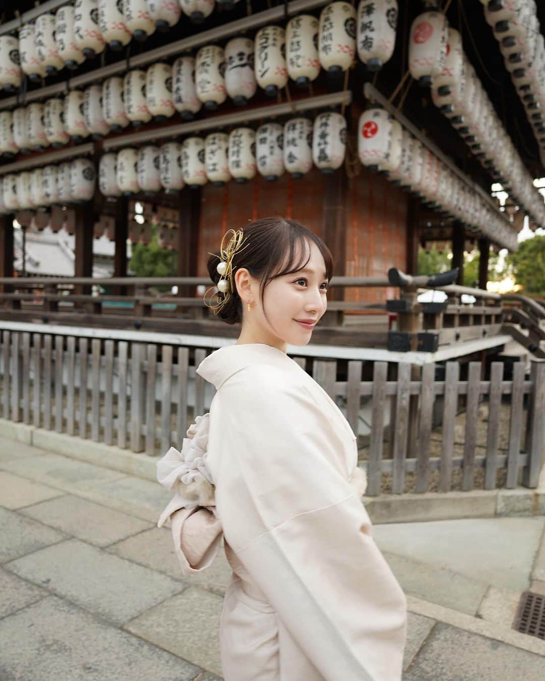 よねいはるかさんのインスタグラム写真 - (よねいはるかInstagram)「京都の思い出、載せてなかったものたち。💭👘  のれんがあると、やってます〜？ ってくぐるよね〜🤣  生麩田楽が大好物なので、京都に来たら絶対食べます。 むしろ田楽を探しながら歩いてるくらい。😋笑  着物は、 @rikawafuku_kyoto さんレンタル着物です !  #梨花和服#京都着物レンタル #京都着物#pr#京都」12月11日 22時09分 - rabbit____2