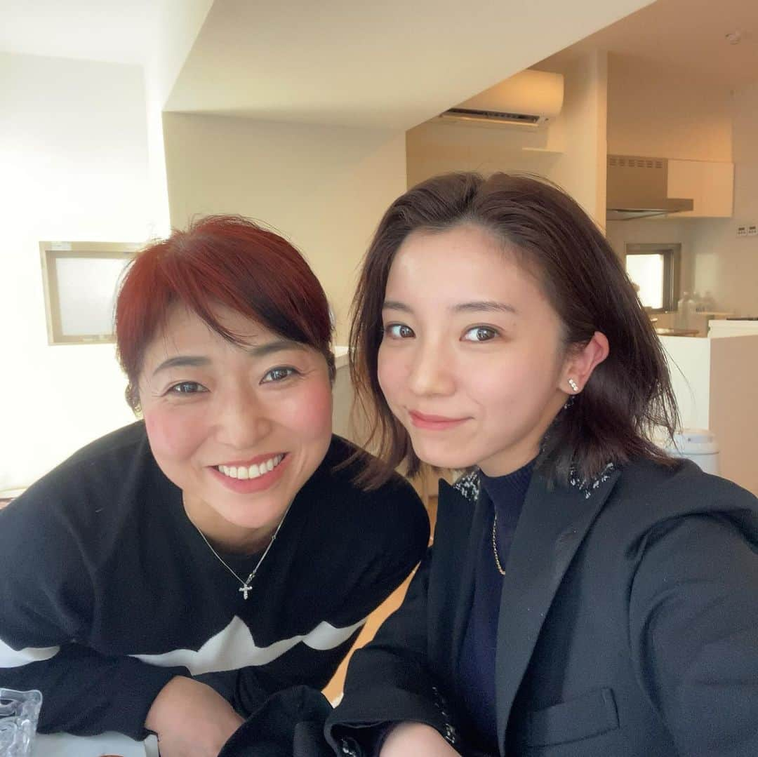 入来茉里さんのインスタグラム写真 - (入来茉里Instagram)「ドラマ撮影はOFF 先々週に続いて 今日もグラビアの撮影へ  というわけで事前に 信頼のサロンへ駆け込みました。 フェイシャルは @faceline_plus で EMSやビオフィート 担当は @hiii__sasaki さん 気持ちが良くていつもスッと寝てしまう そんな至福の時を今回も過ごしました。 ニキビ跡が気になっていたけど 終わった後の全体的な肌のツヤ感◎ 今までで1番よかったです、継続が大事だね。  ボディラインは @m.plus  むのさん @muno_plus のマッサージは 痛すぎて全く寝れない、そんな1時間 笑 ですが その場で体感できる体のラインの変化がすごいので、病みつきになる大好きな技術です。  お2人の力を借りて 今週も素敵なグラビアが撮れたはず、、  こちらもまたお知らせします☺️  #グラビア #エステ #フェイスラインプラス #エムプラス」12月11日 22時11分 - iriki.mari_official