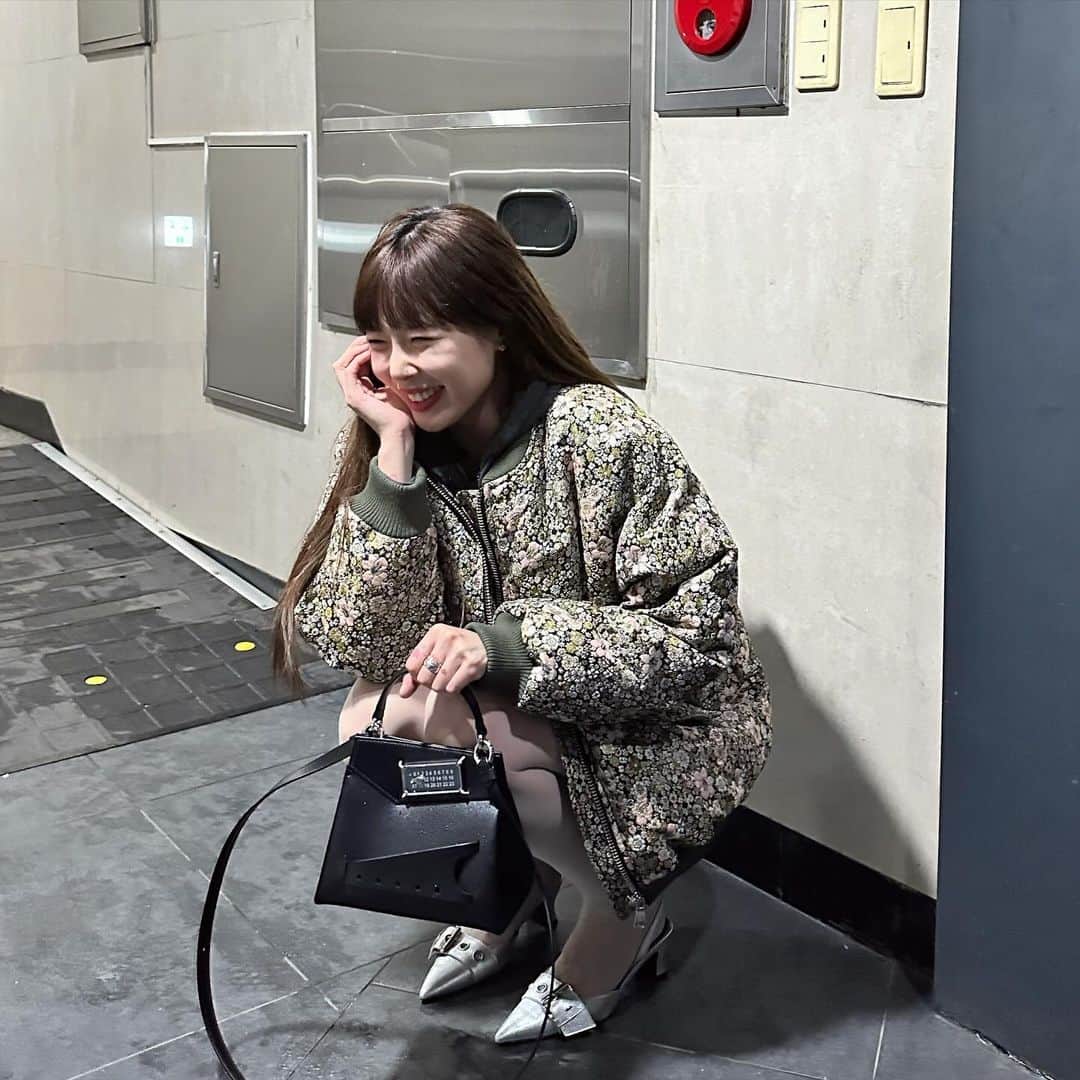 ヒョナ さんのインスタグラム写真 - (ヒョナ Instagram)「👻🤍✨」12月11日 22時11分 - hyunah_aa