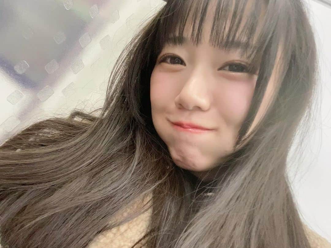 宮内桃子さんのインスタグラム写真 - (宮内桃子Instagram)「#41ライブ目 ✍️ #秋葉原ZEST まだ41ライブ目？！なのか もうり41ライブ目？！か わかんなくなってきた🤭🤍  今日みんなのお陰で目標人数達成出来て今るんるんです！！この気持ちをありがとう🥴✨えへへ  #アイドル好きな人と繋がりたい #オススメアイドル #ボートレース女子 #ボートレース好き #被写体 #被写体モデル #今日の服装 #ポートレートモデル  #インスタグラビア  #ポートレート撮影 #写真好きな人と繋がりたい  #カメラ好きと繋がりたい  #kawaii #japanesegirl」12月11日 22時23分 - bakemonomomo