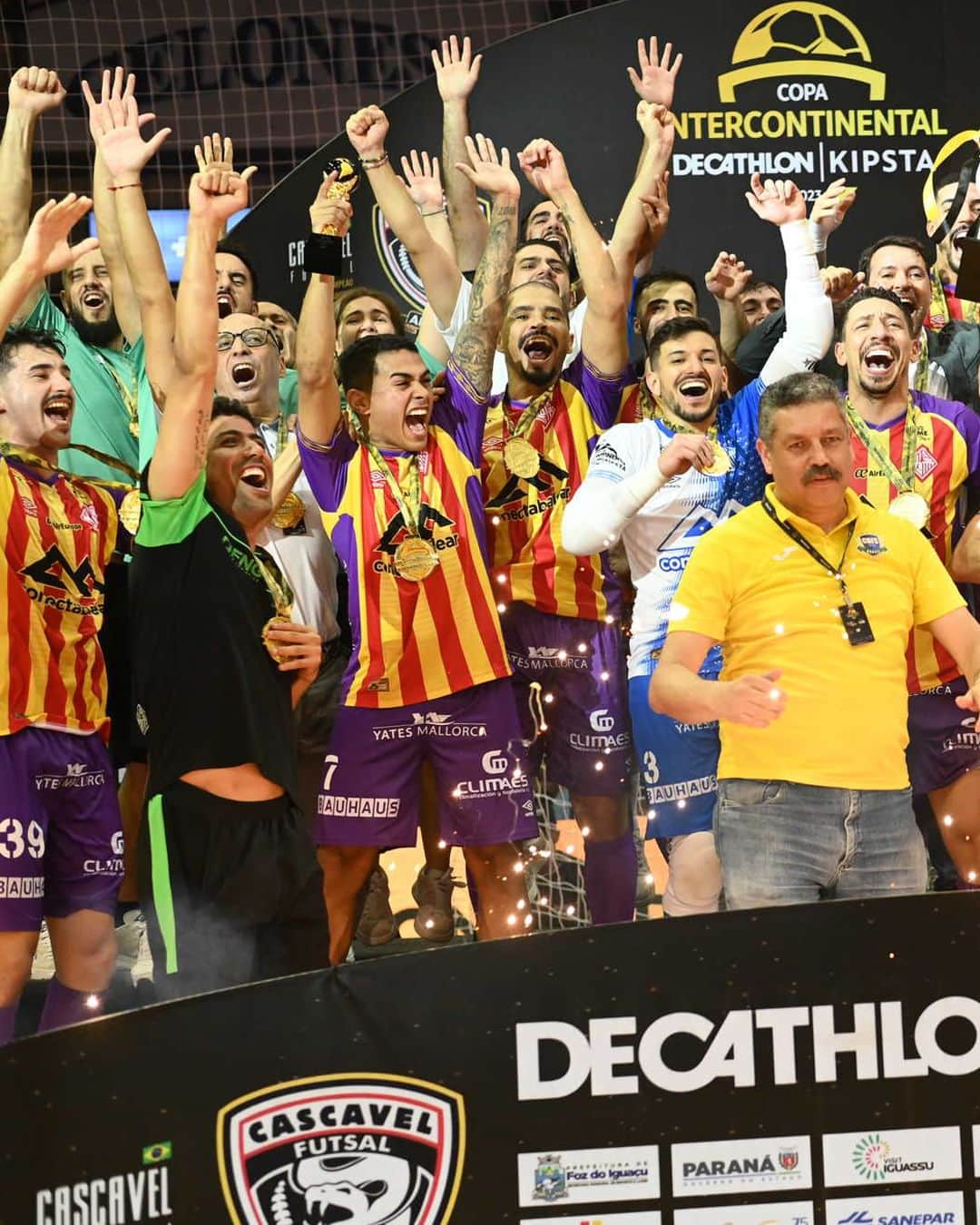 UMBROのインスタグラム：「World Champions ✅ 🏆 European Champions ✅ 🏆  Congratulations @palmafutsaloficial on an unforgettable year 🌍🏆.  #umbro #futsal #thisisourgame #palmafutsal」