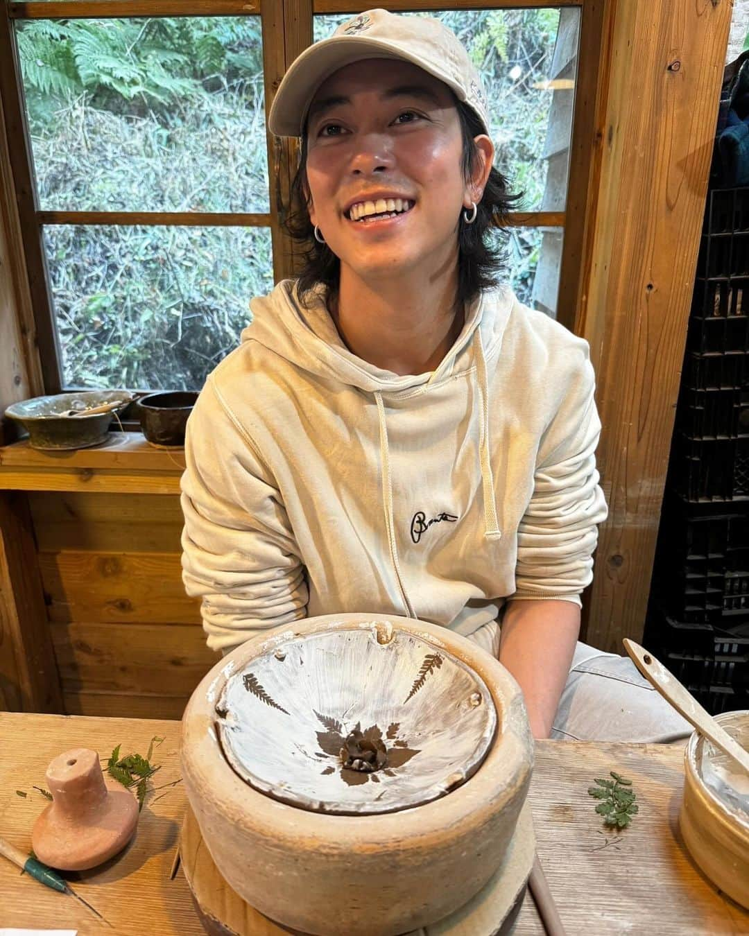 佐野岳のインスタグラム：「こないだ陶芸してきました！！＾＾✨ 今度はろくろやりたいな🎵」